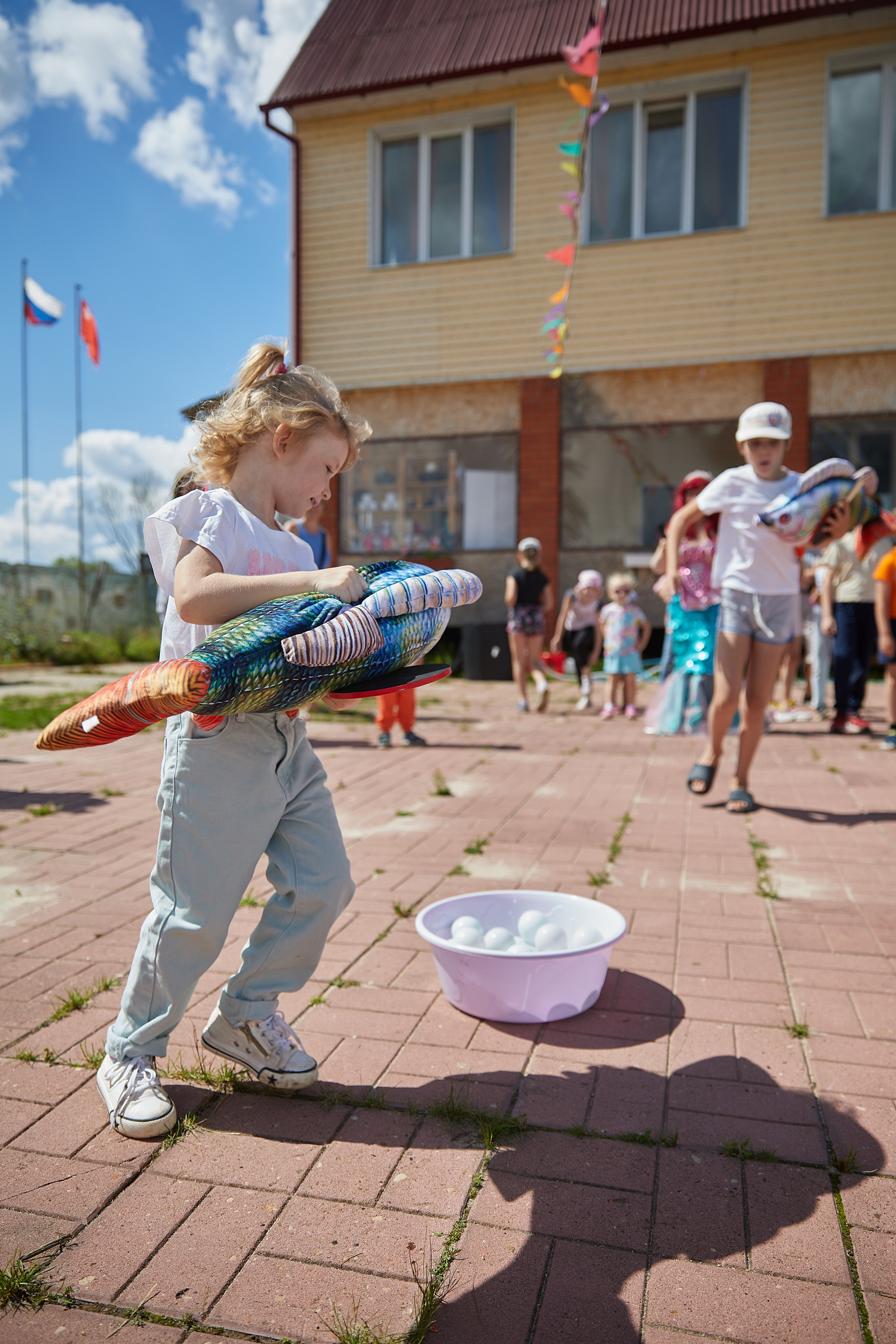 Краски Холи и пенная вечеринки. Главная