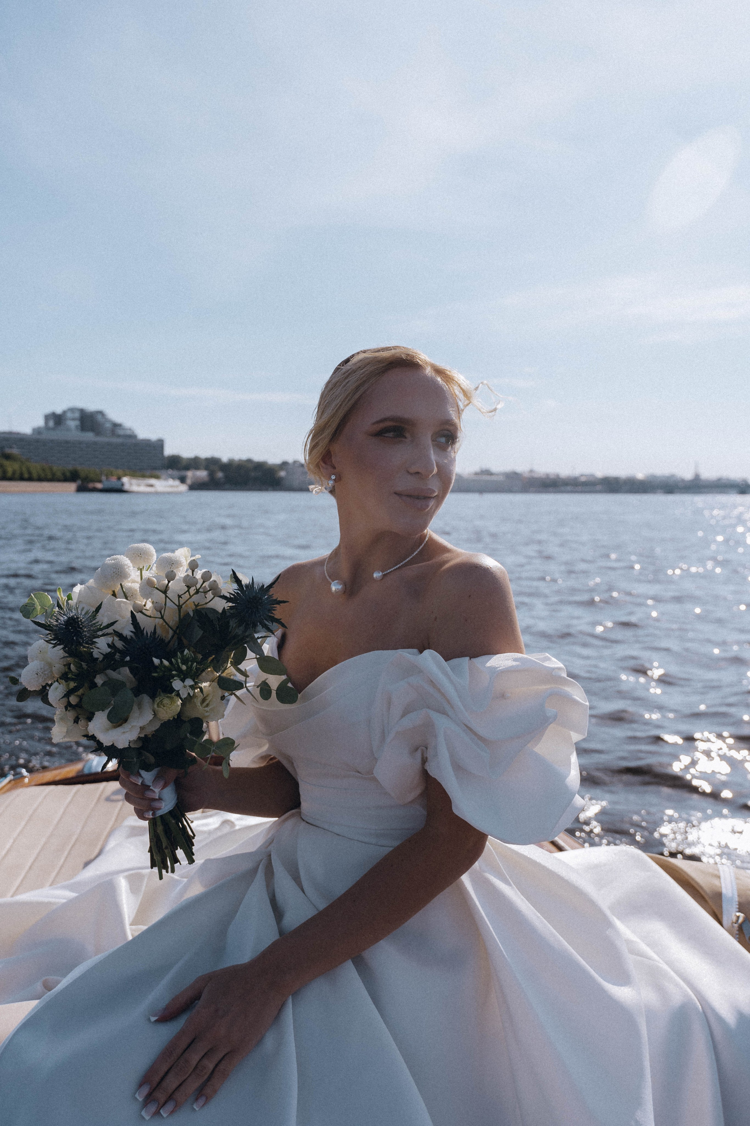 СВАДЕНБНАЯ СЬЕМКА НА КАТЕРЕ ПО КАНАЛАМ САНКТ-ПЕТЕРБУРГА И В АКВАТОРИИ НЕВЫ. Профессиональный фотограф, Санкт-Петербург — Виктория Богомолова