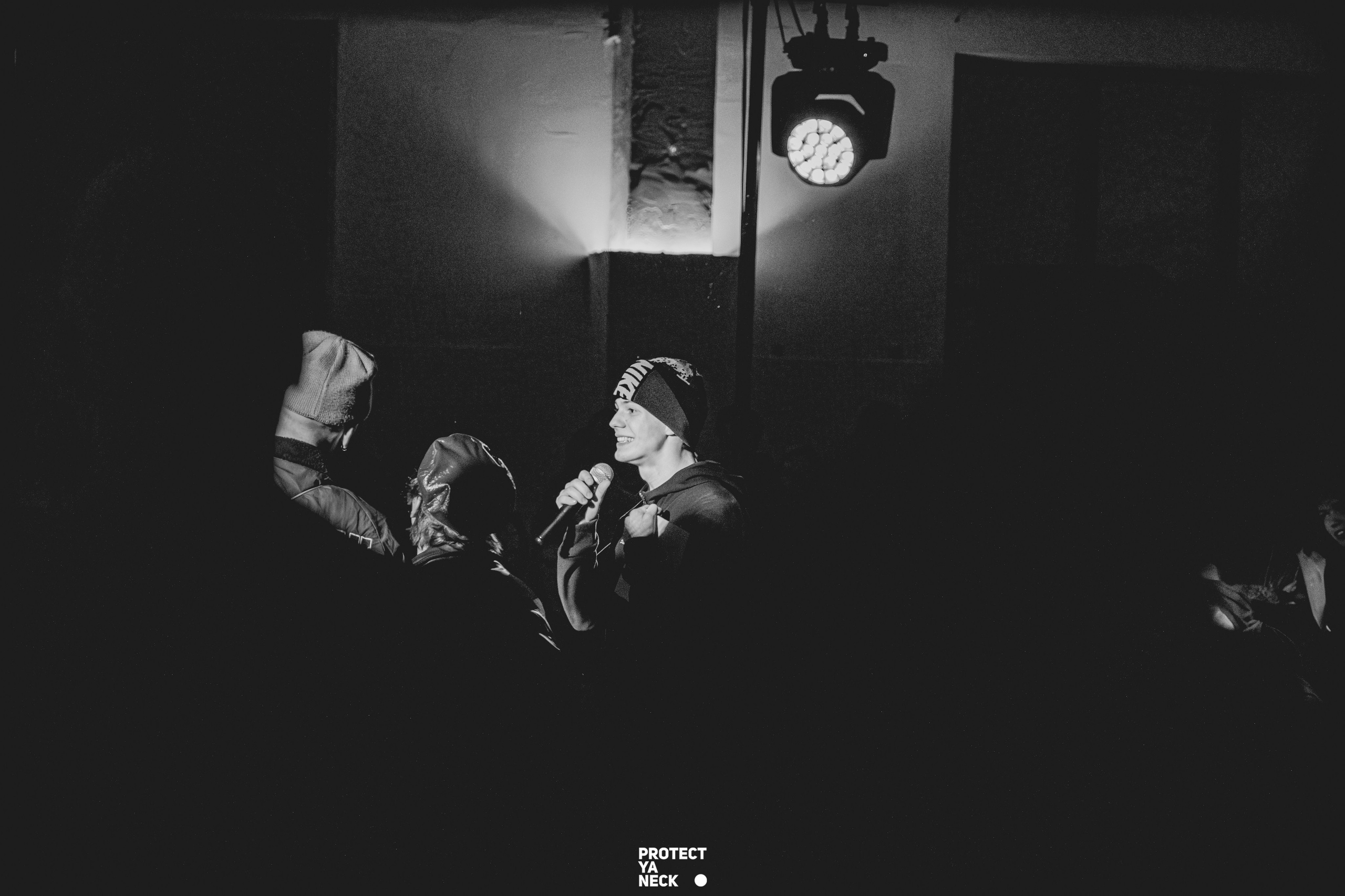 PROTECT YA NECK 22/03 (@youlovebu). Соня бу тебя сфоткала