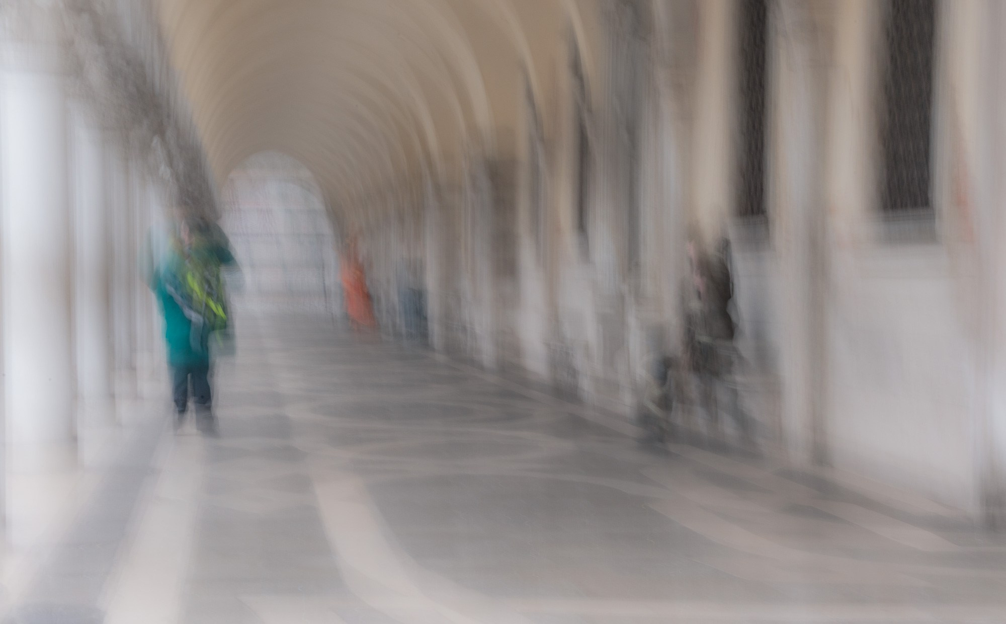 Фотографии призраков Венеции | Мистическая фотосессия карнавала Motion Blur