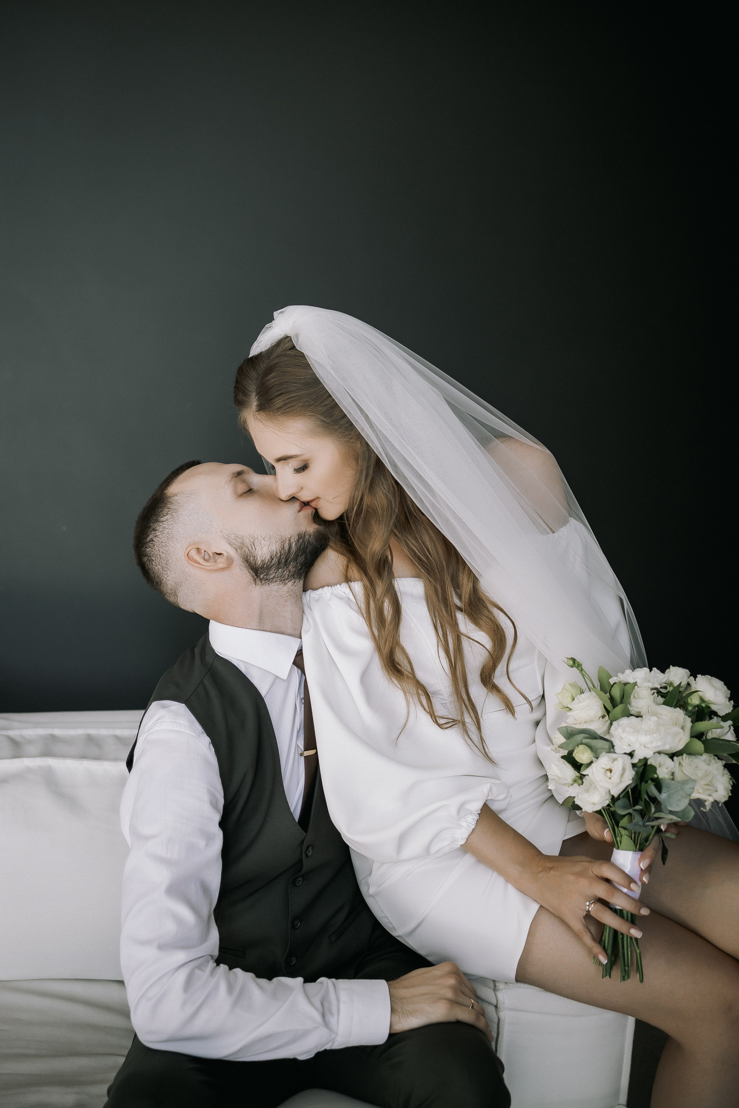 Свадебная прогулка. Эвелина и Дмитрий. Свадебная фотография. Арина Рубах