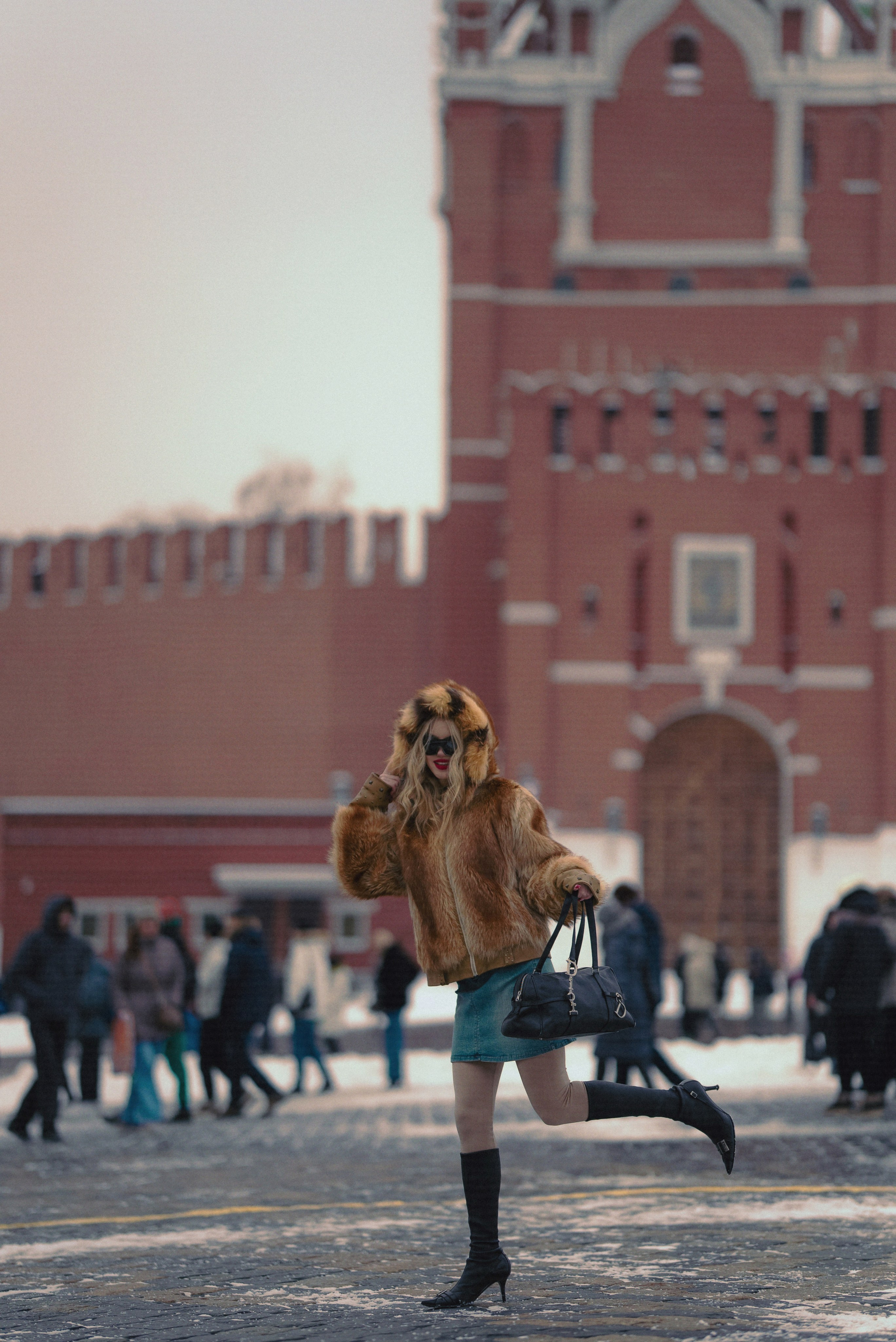Анжела. Красная площадь. Фотограф Екатерина Золотовская. Портретные, семейные и креативные фотосессии в Москве