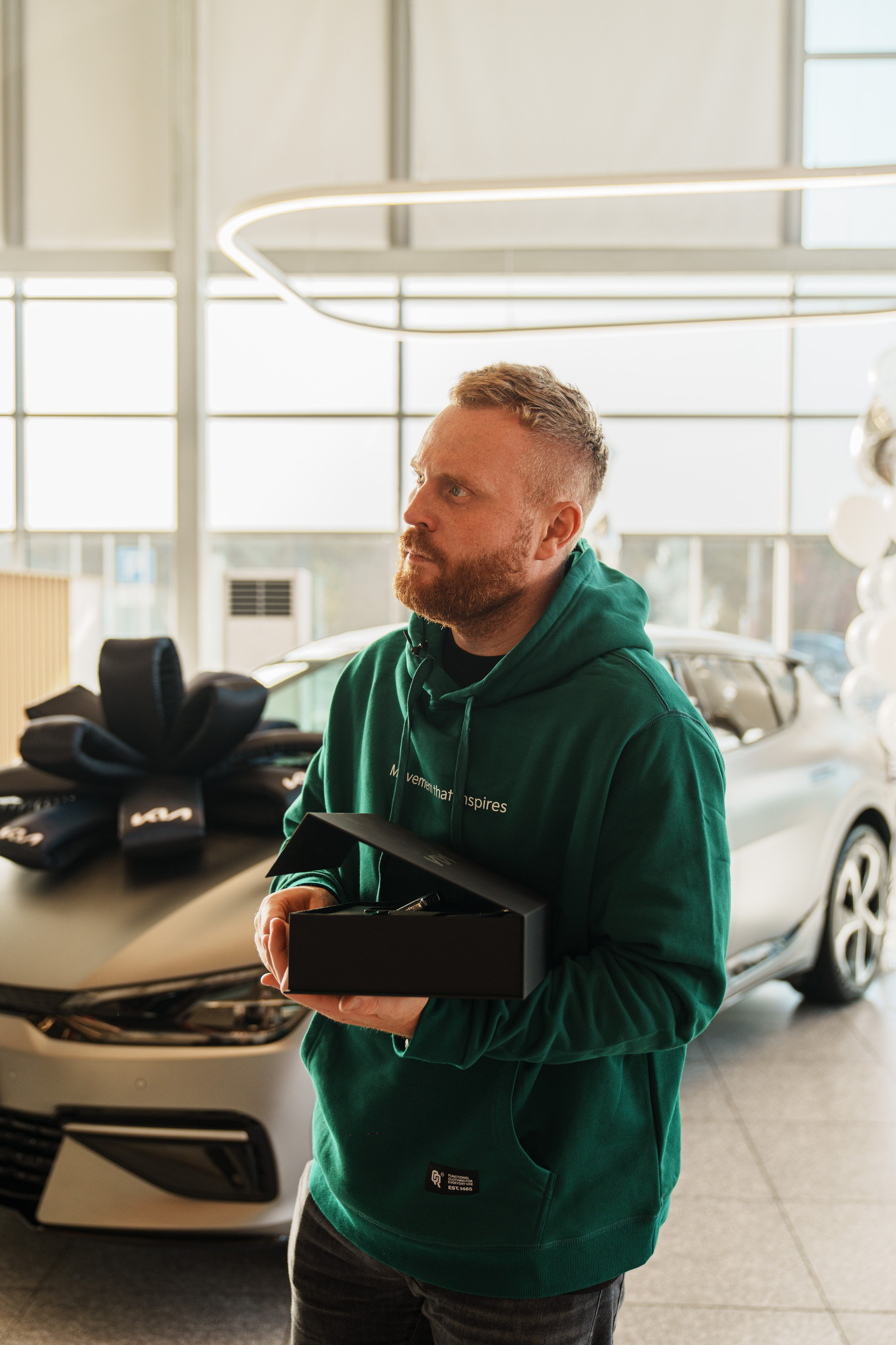 Kia EV6 Вручение Евгений Чебаткову. Фотограф TAULAN_1