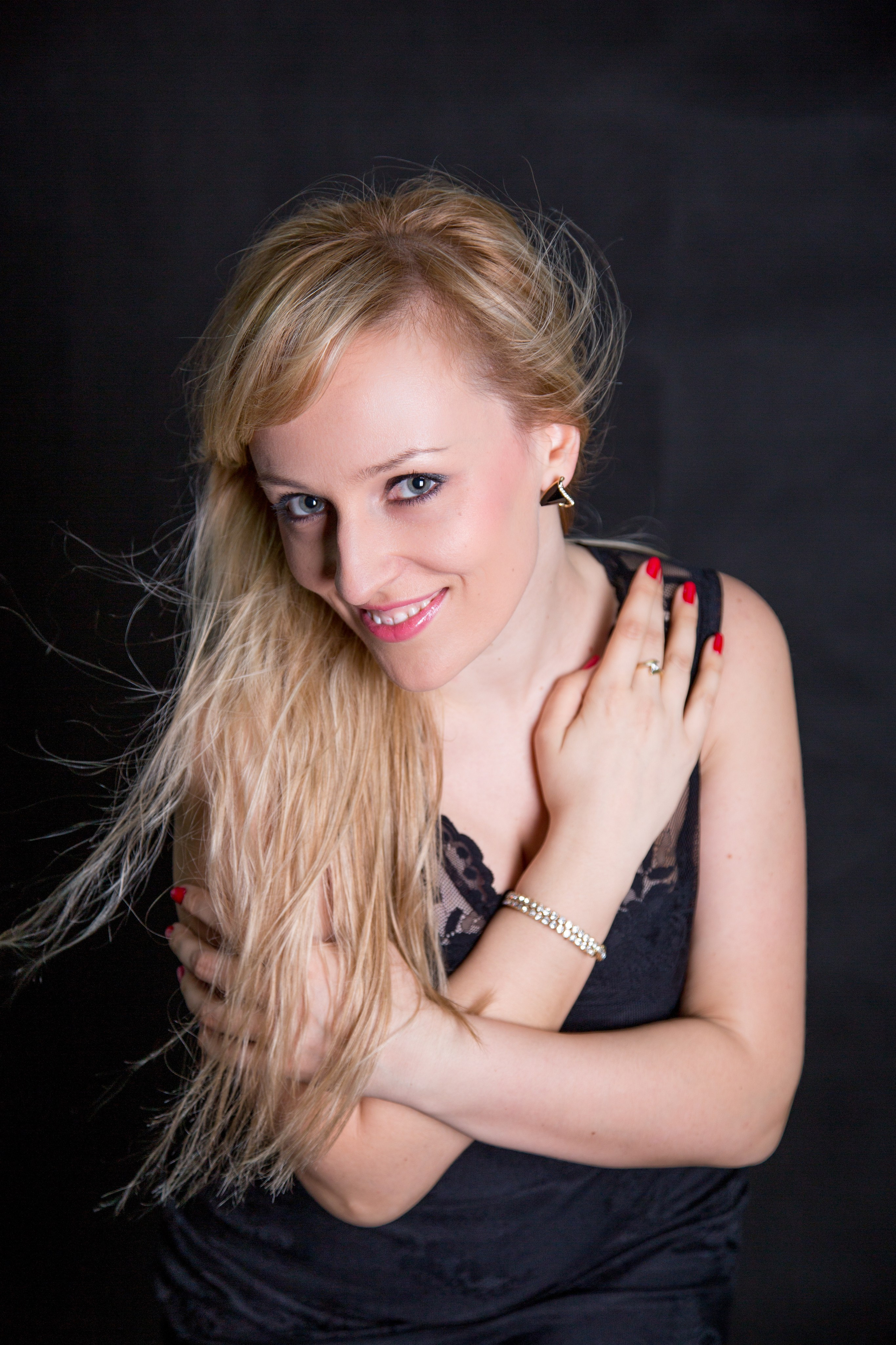 Съемка в студии красивой девушки в Воронеже. Свадебный и семейный фотограф в Воронеже Андрей Валин