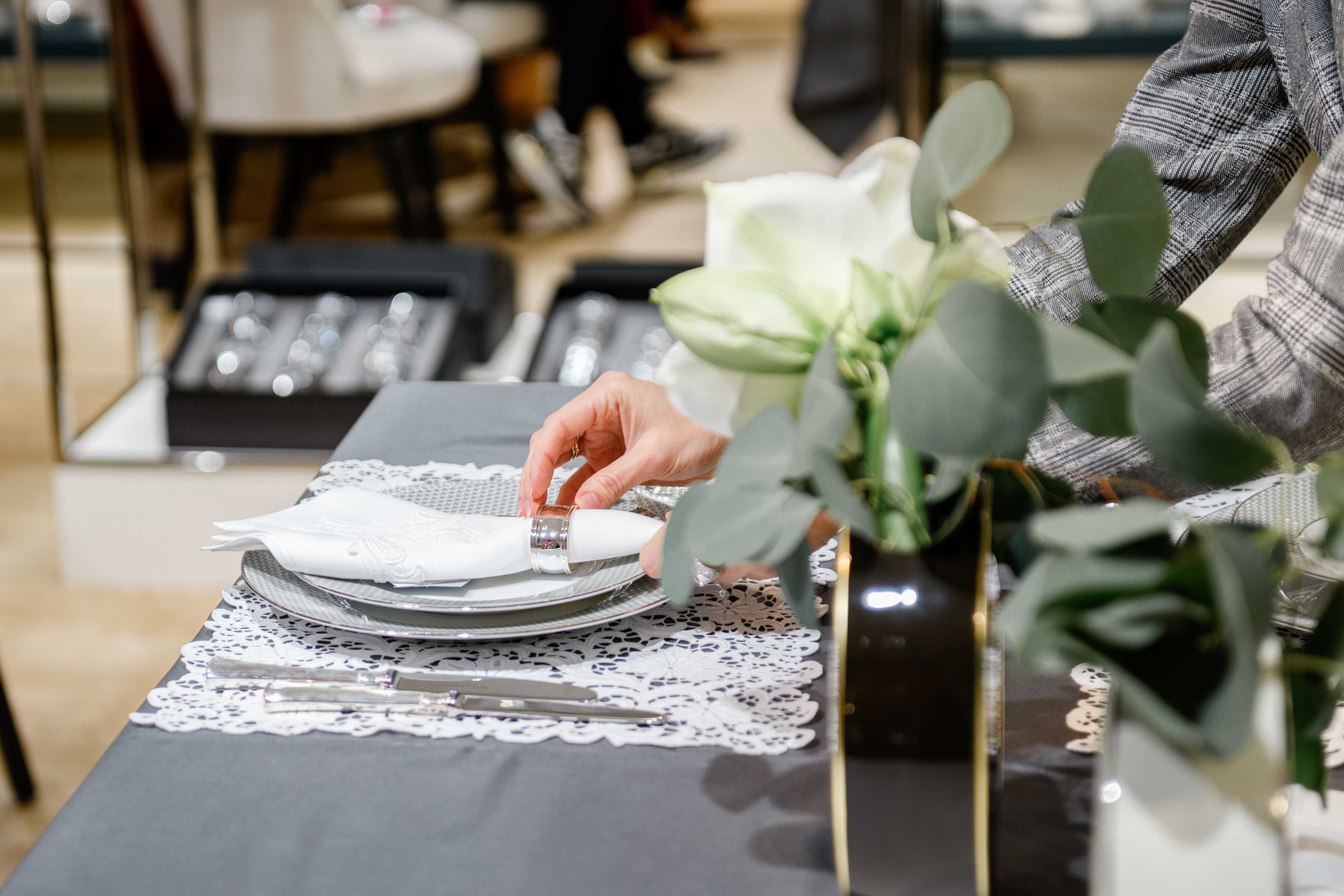 Фотосъёмка лекция по сервировке стола в бутике «Дом фарфора»