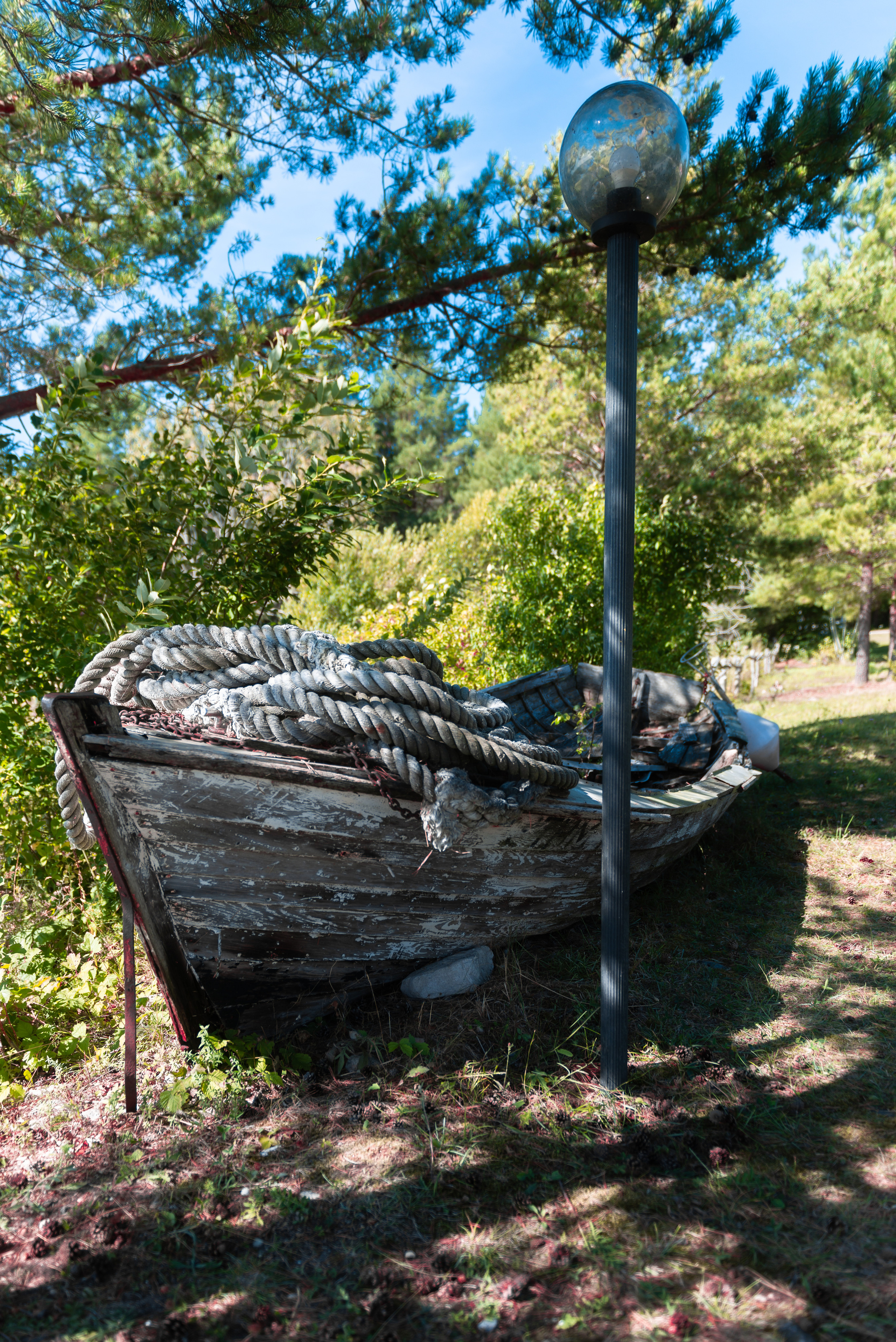 Старая деревянная лодка Эстония