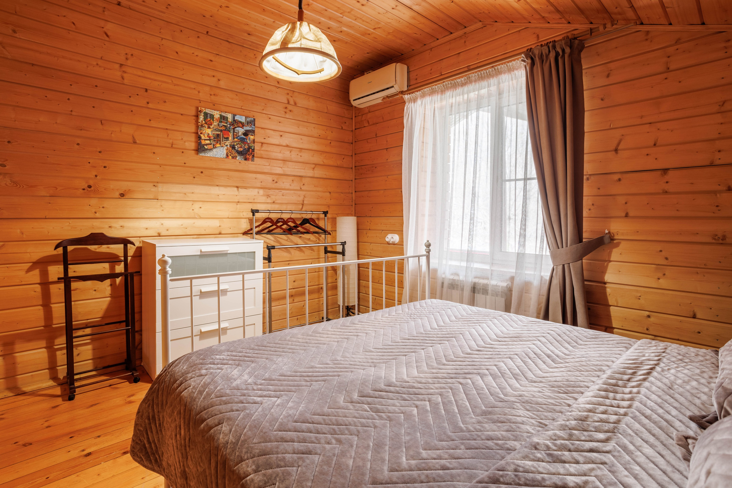 Интерьерный фотограф во Владимире работает с разными типами недвижимости: от уютных квартир до роскошных загородных домов.