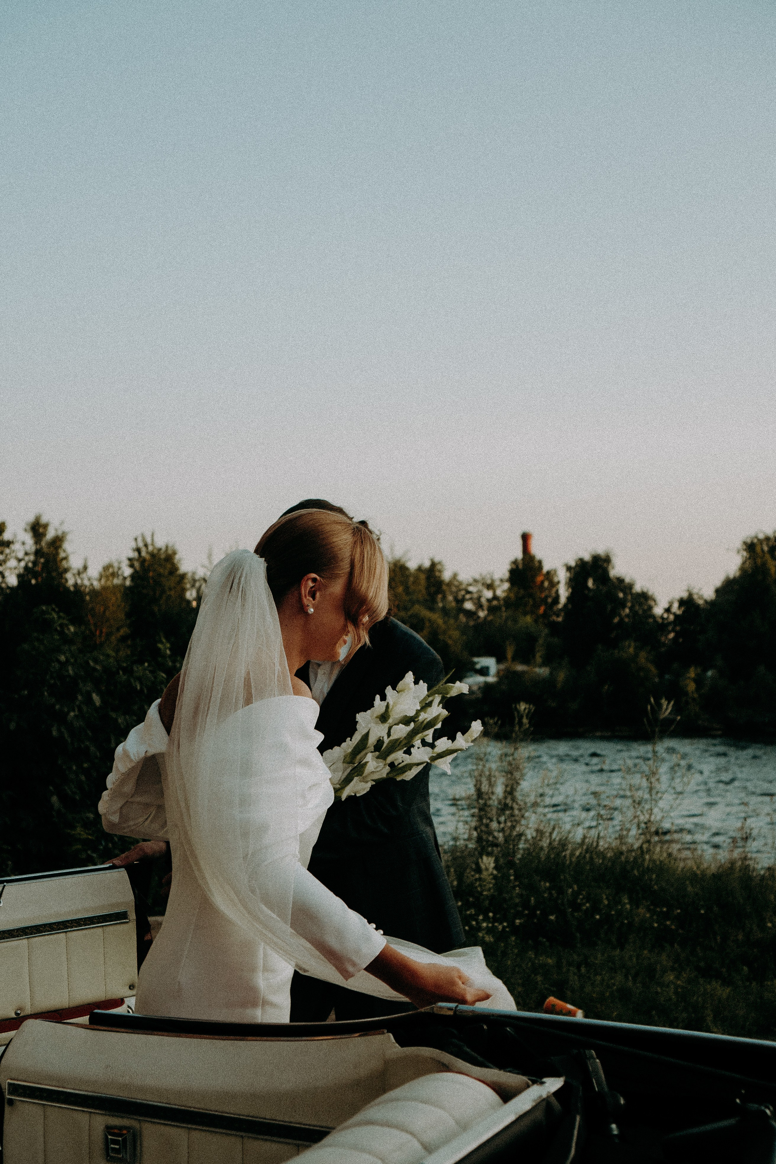 СВАДЕБНАЯ СЬЕМКА ВОЗЛЕ МСОТА БЕТАНКУРА НА КАБРИОЛЕТЕ. Профессиональный фотограф, Санкт-Петербург — Виктория Богомолова