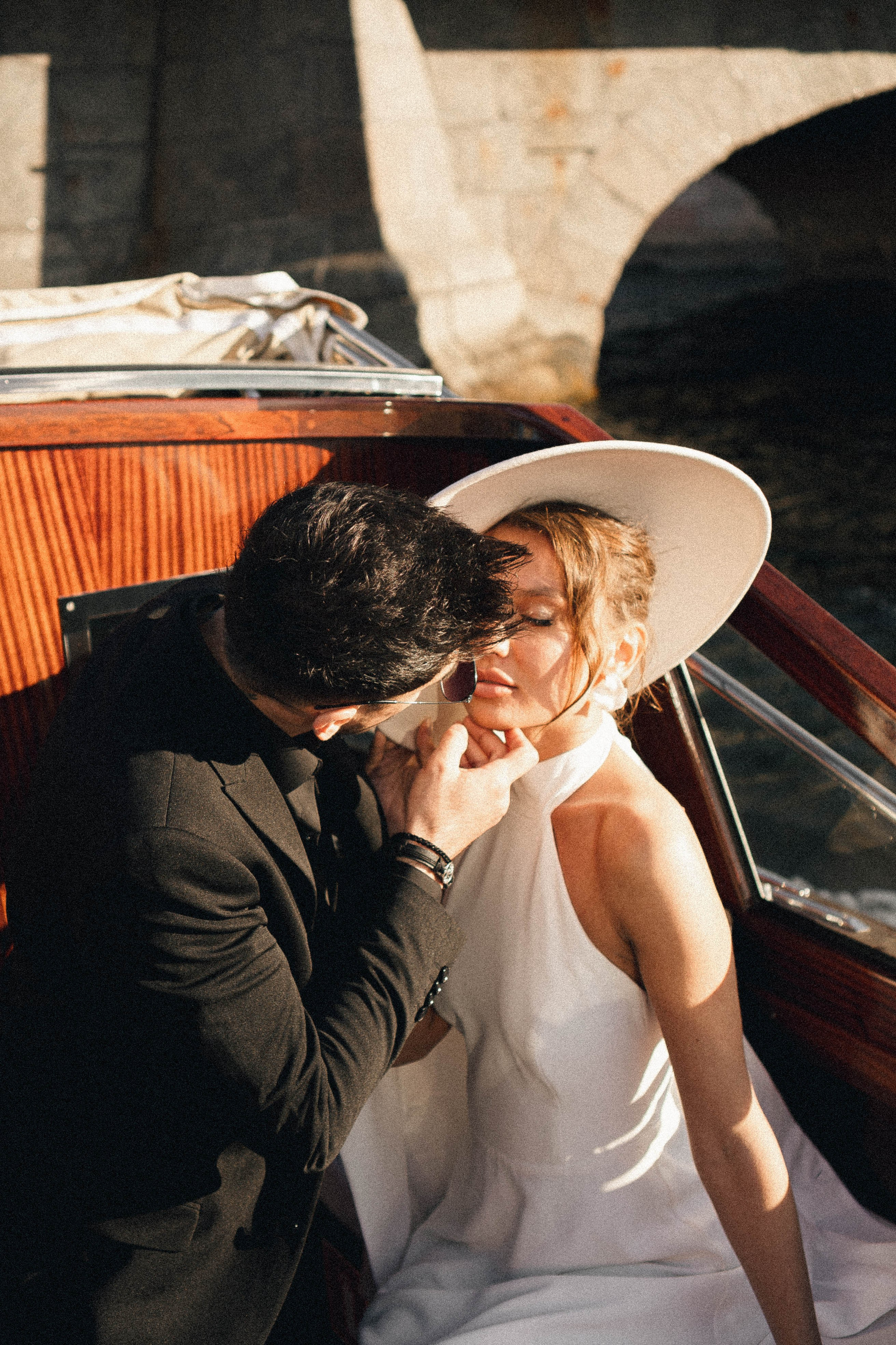 СВАДЕНБНАЯ СЬЕМКА НА КАТЕРЕ ПО КАНАЛАМ САНКТ-ПЕТЕРБУРГА И В АКВАТОРИИ НЕВЫ. Профессиональный фотограф, Санкт-Петербург — Виктория Богомолова