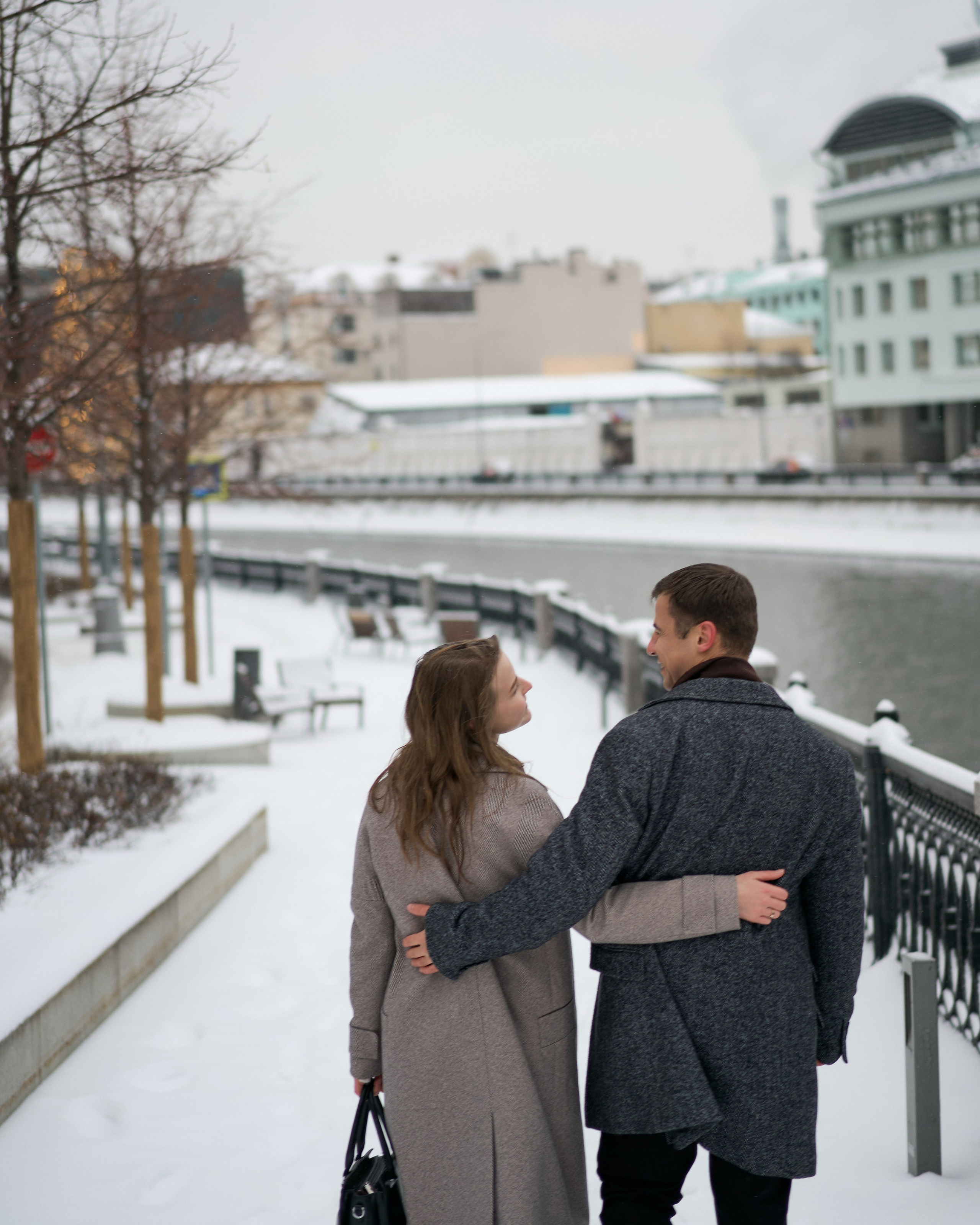 Любовь начинается с поцелуя. Minflo Photographer