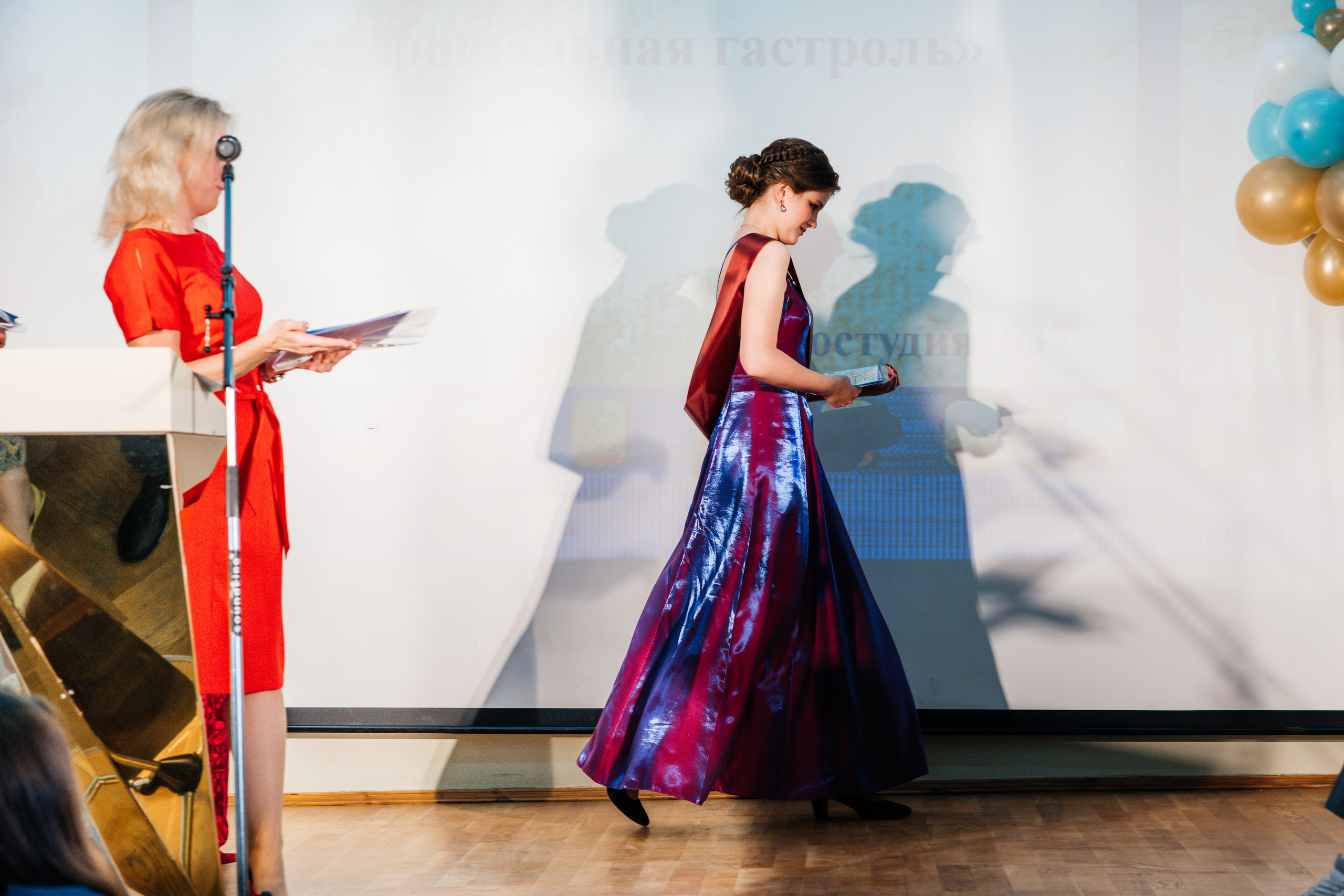 Вручение аттестатов. Выпускные альбомы в Подольске Москве и МО