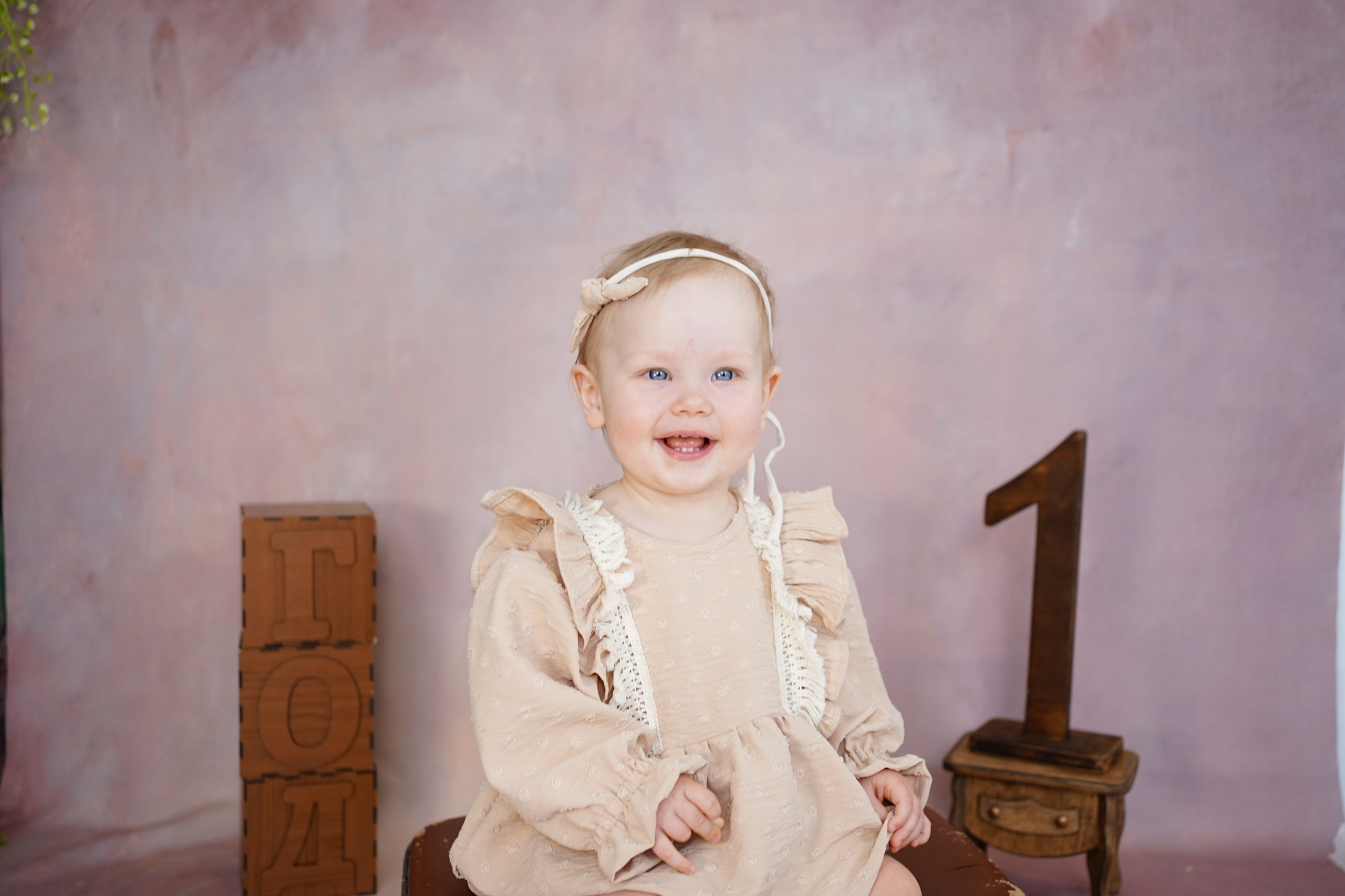 Фотозоны на ХОЛСТЕ. Детская Фотостудия ГОДОВАСИКИ в Санкт-Петербурге фотосесия на годик