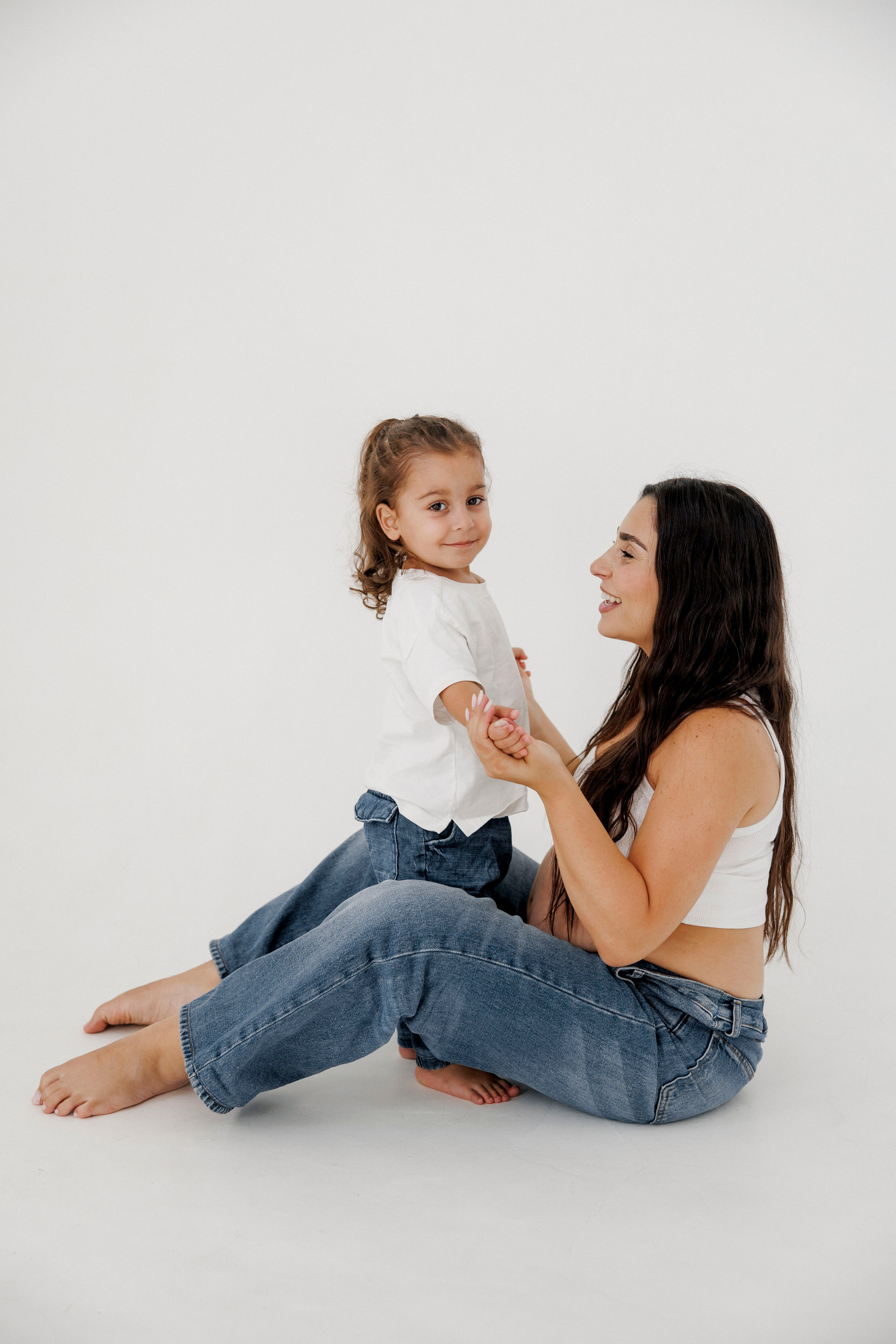 Pregnancy photoshoot inside the Grey Studio. Главная