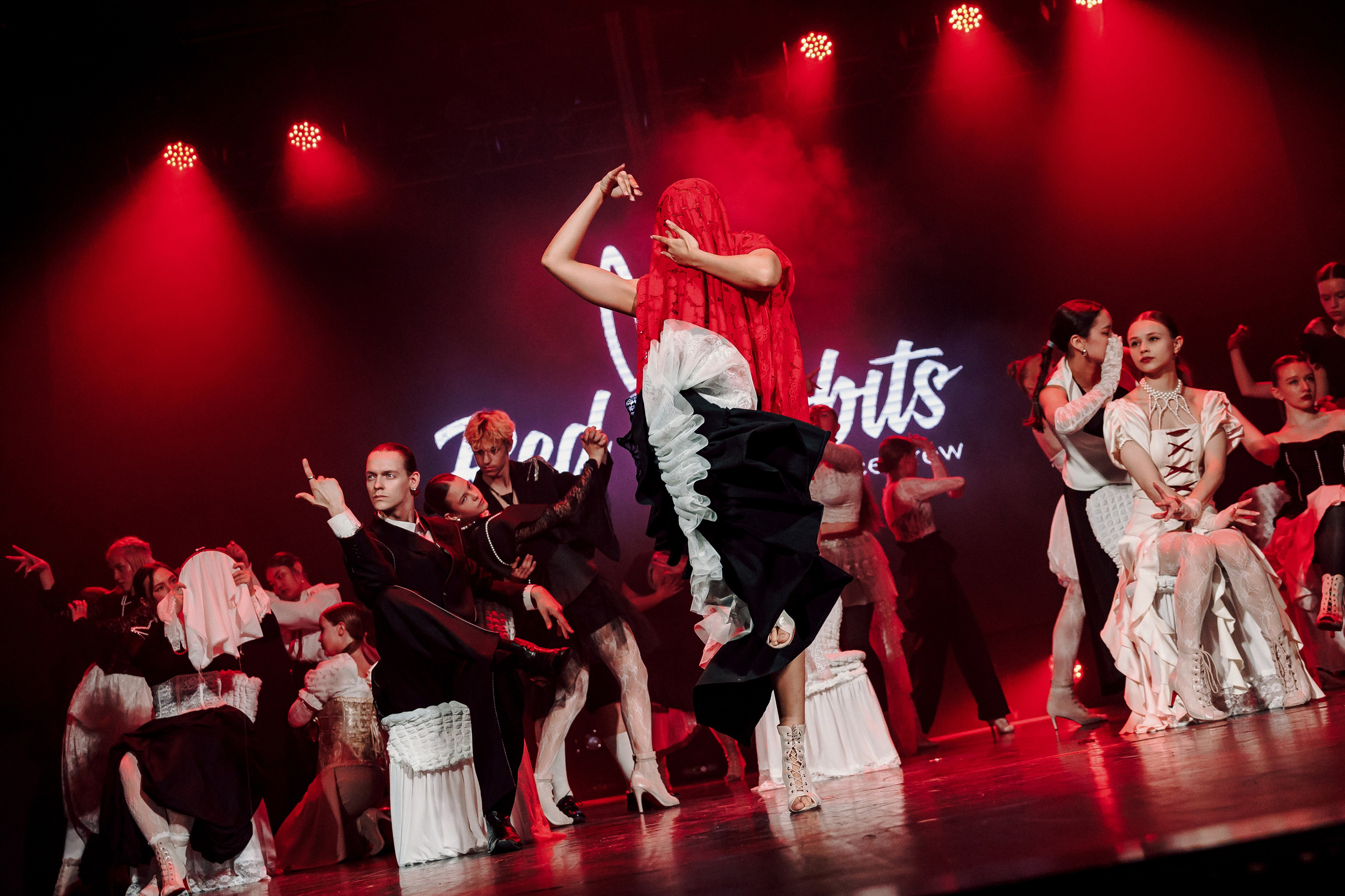 Отчётный концерт танцевальной школы «Red Rabbits» 2025. Лёшка Варзегов — фотограф