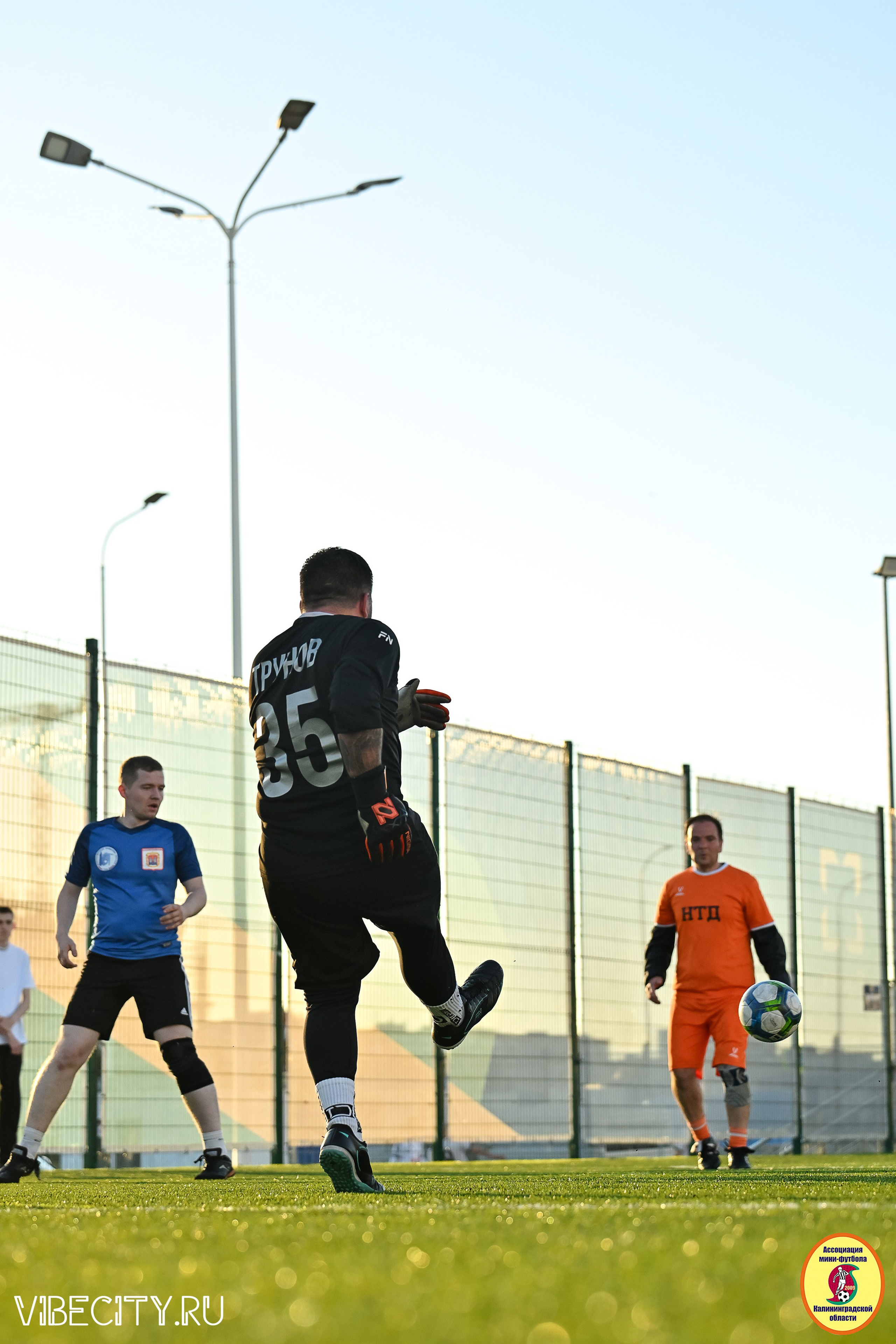 ИГРЫ МИНИ-ФУТБОЛЬНОЙ И КОРПОРАТИВНОЙ ЛИГИ. VIBECITY.RU Вайб Сити Ру Фоторепортажи Фотоотчеты Калининград