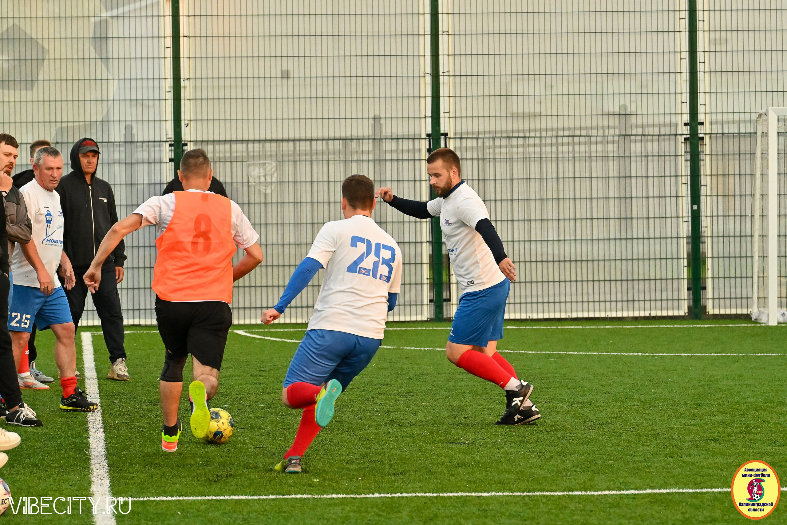 ИГРЫ МИНИ-ФУТБОЛЬНОЙ И КОРПОРАТИВНОЙ ЛИГИ. VIBECITY.RU Вайб Сити Ру Фоторепортажи Фотоотчеты Калининград