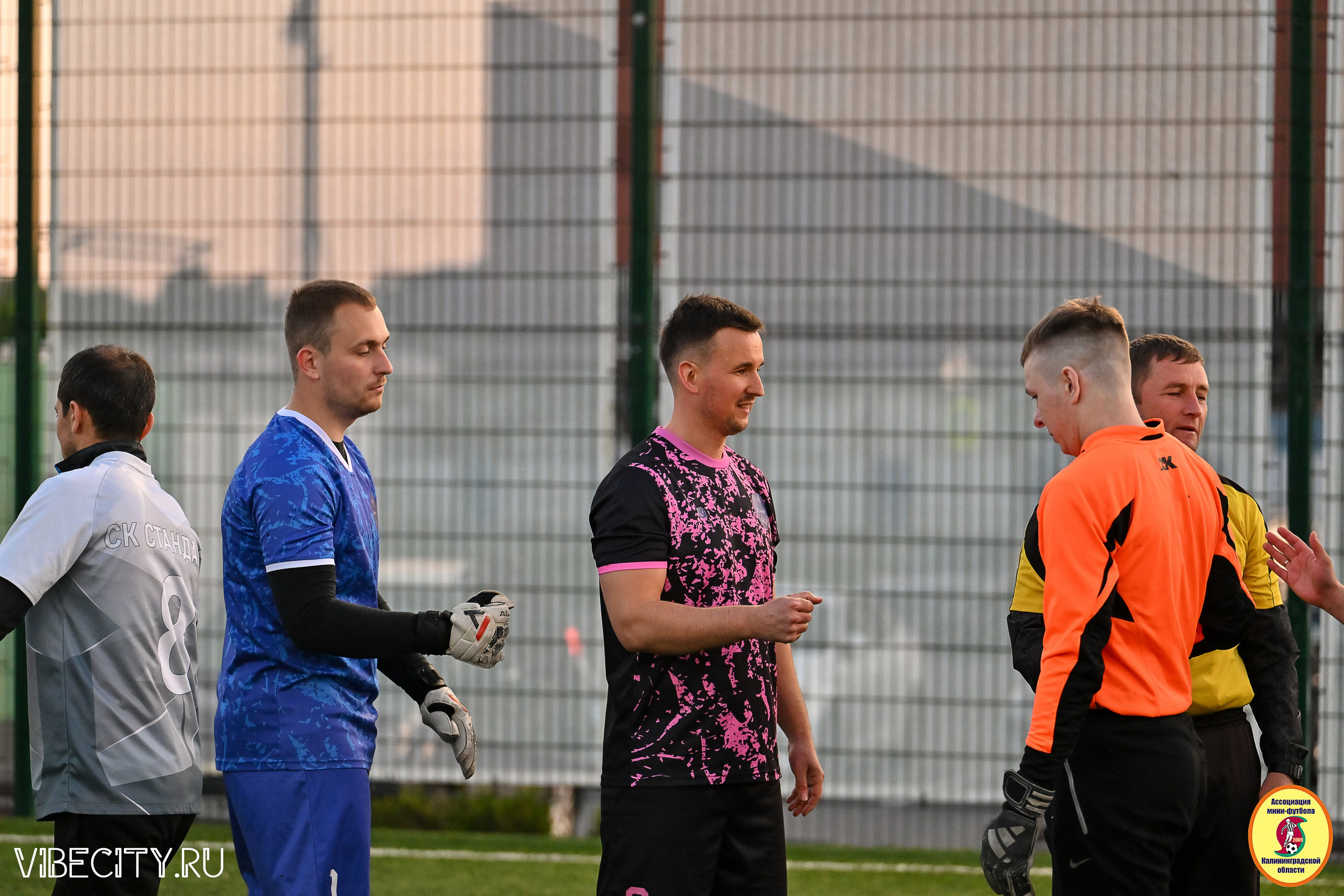 ИГРЫ МИНИ-ФУТБОЛЬНОЙ И КОРПОРАТИВНОЙ ЛИГИ. VIBECITY.RU Вайб Сити Ру Фоторепортажи Фотоотчеты Калининград