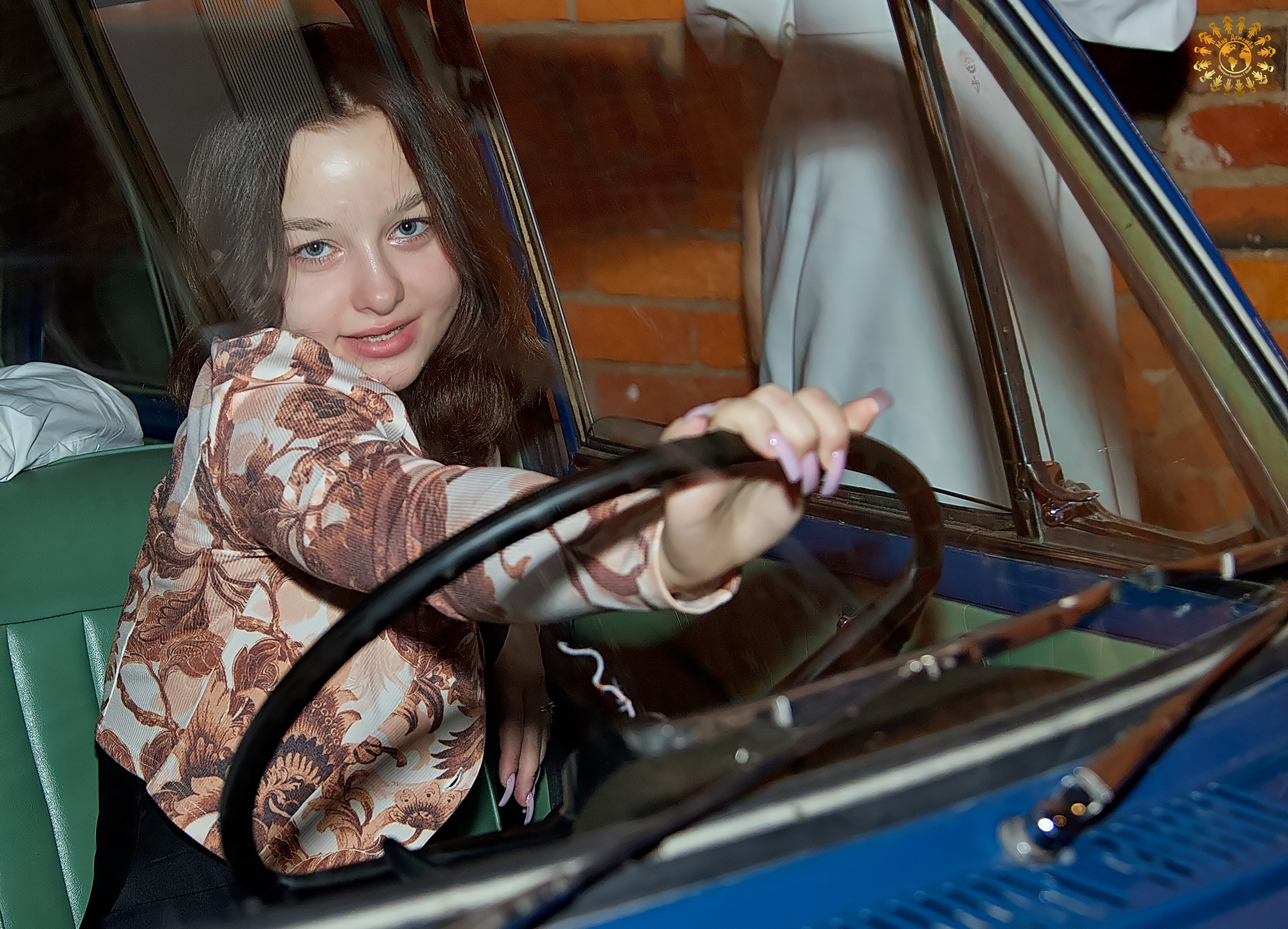 Выпускной 2023 (9-й класс, школа № 46). Loft Urban. Москва. Репортажная съемка в Москве и области. Анималистика