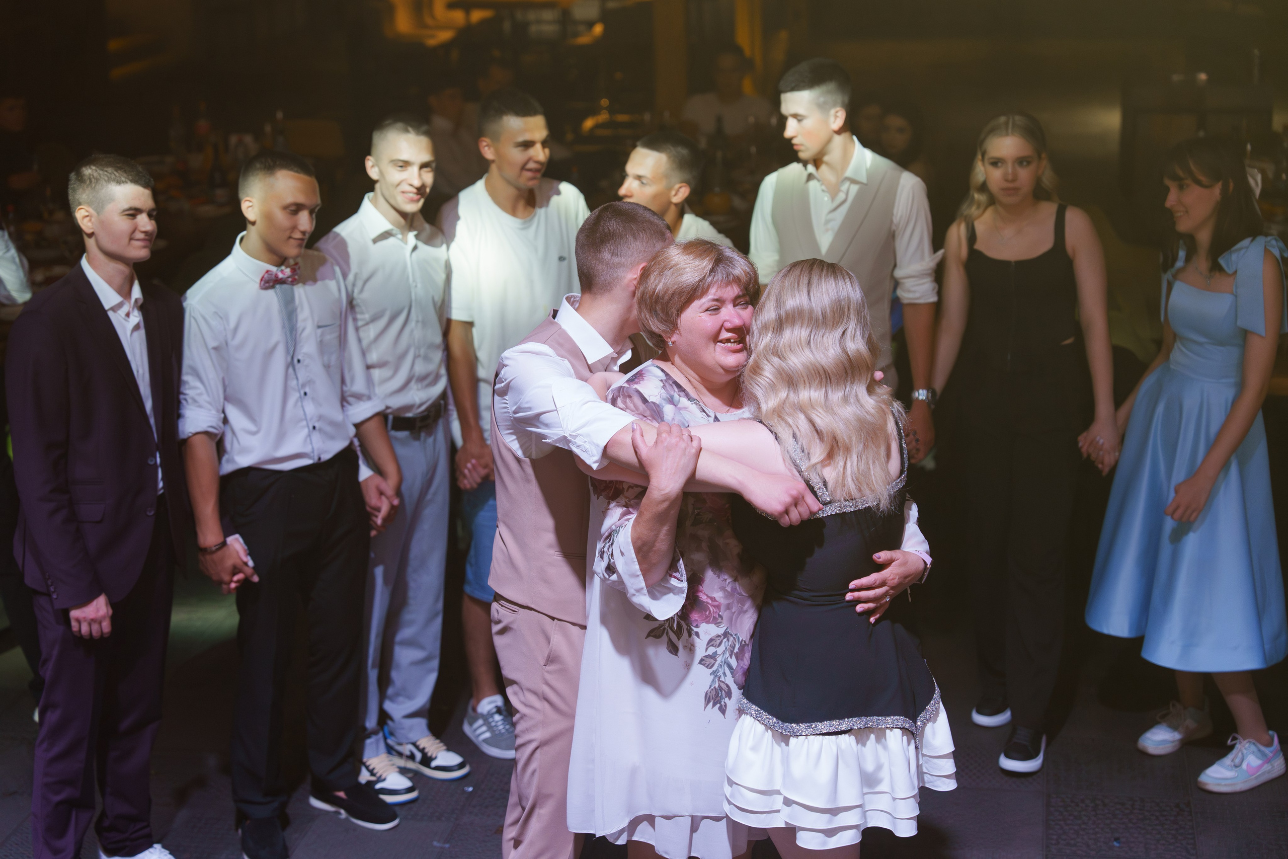Выпускной лицея 27 (вечеринка). Свадебный и репортажный фотограф Элина Козырьянова