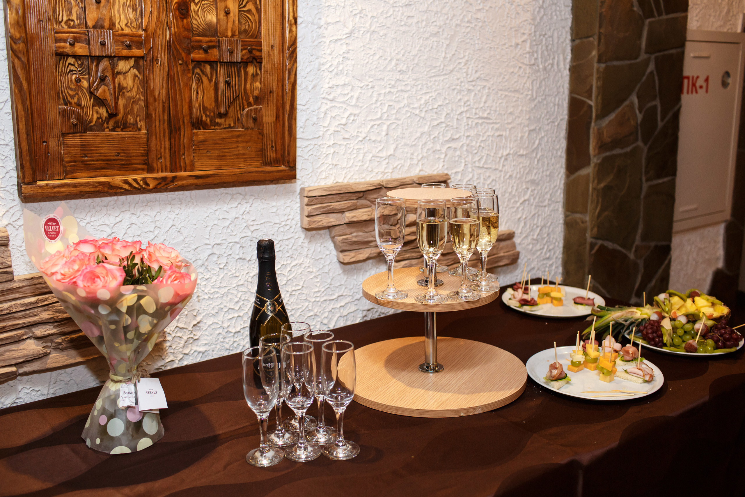 Ксюша и Иван, Таганский ЗАГС, фотостудия Famous Studios. Свадебный и репортажный фотограф (Москва, Королев и другие)