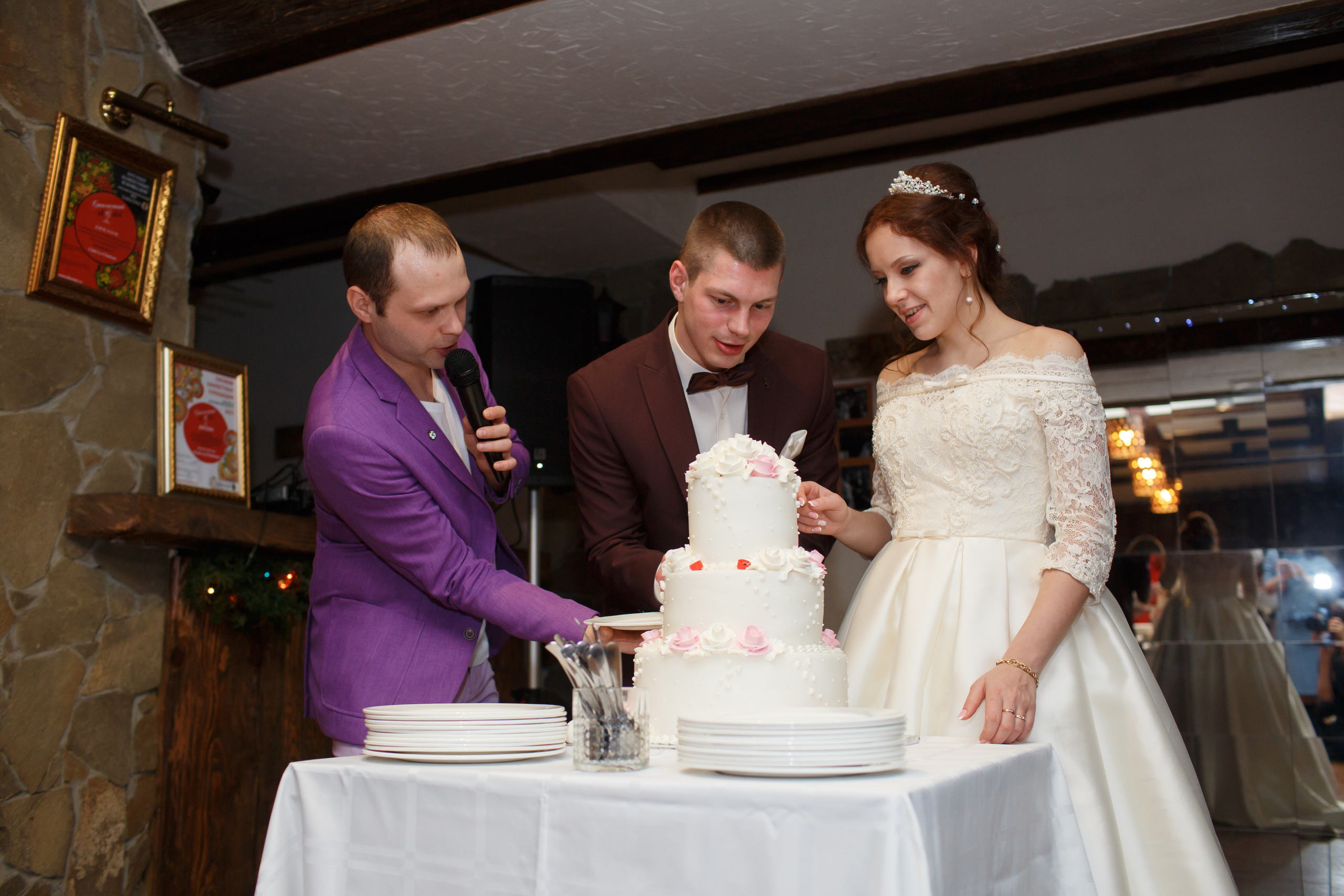 Ксюша и Иван, Таганский ЗАГС, фотостудия Famous Studios. Свадебный и репортажный фотограф (Москва, Королев и другие)