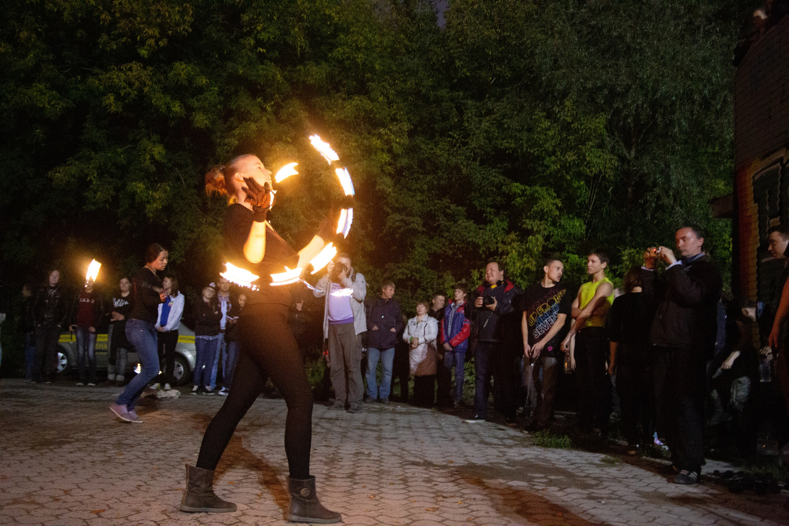 Огненное шоу в Перми. Фотограф Никита Попов. Фотограф Пермь. Фотосессия в фотостудии Перми и на свежем воздухе