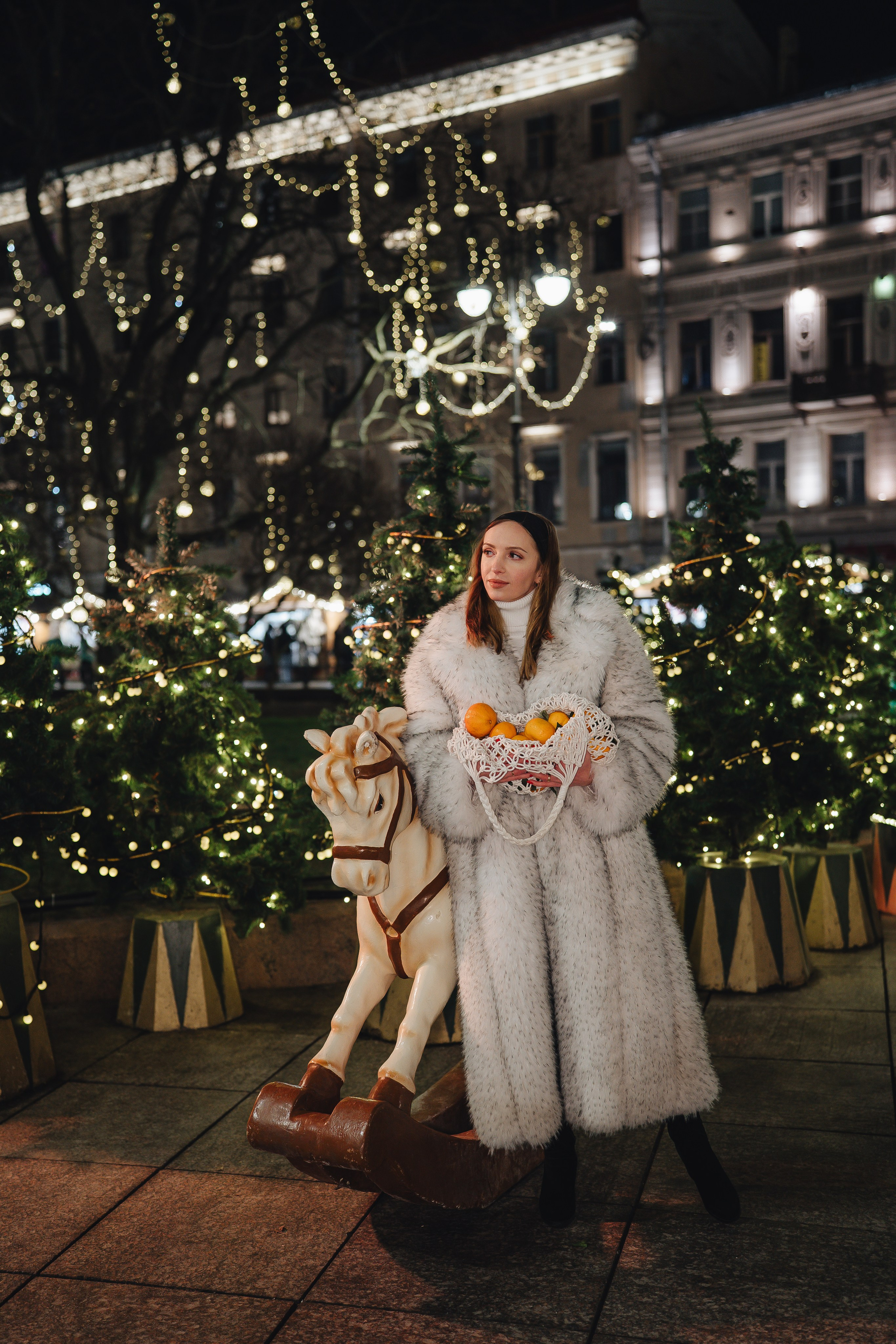 ПРОГУЛКА НА МАНЕЖНОЙ ПЛОЩАДИ ДЛЯ ДЕВУШКИ ПЕРЕД НОВЫМ ГОДОМ (НОВОГОДНЯЯ ФОТОСЕССИИЯ НА МАНЕЖНОЙ ПЛОЩАДИ). Профессиональный фотограф, Санкт-Петербург — Виктория Богомолова
