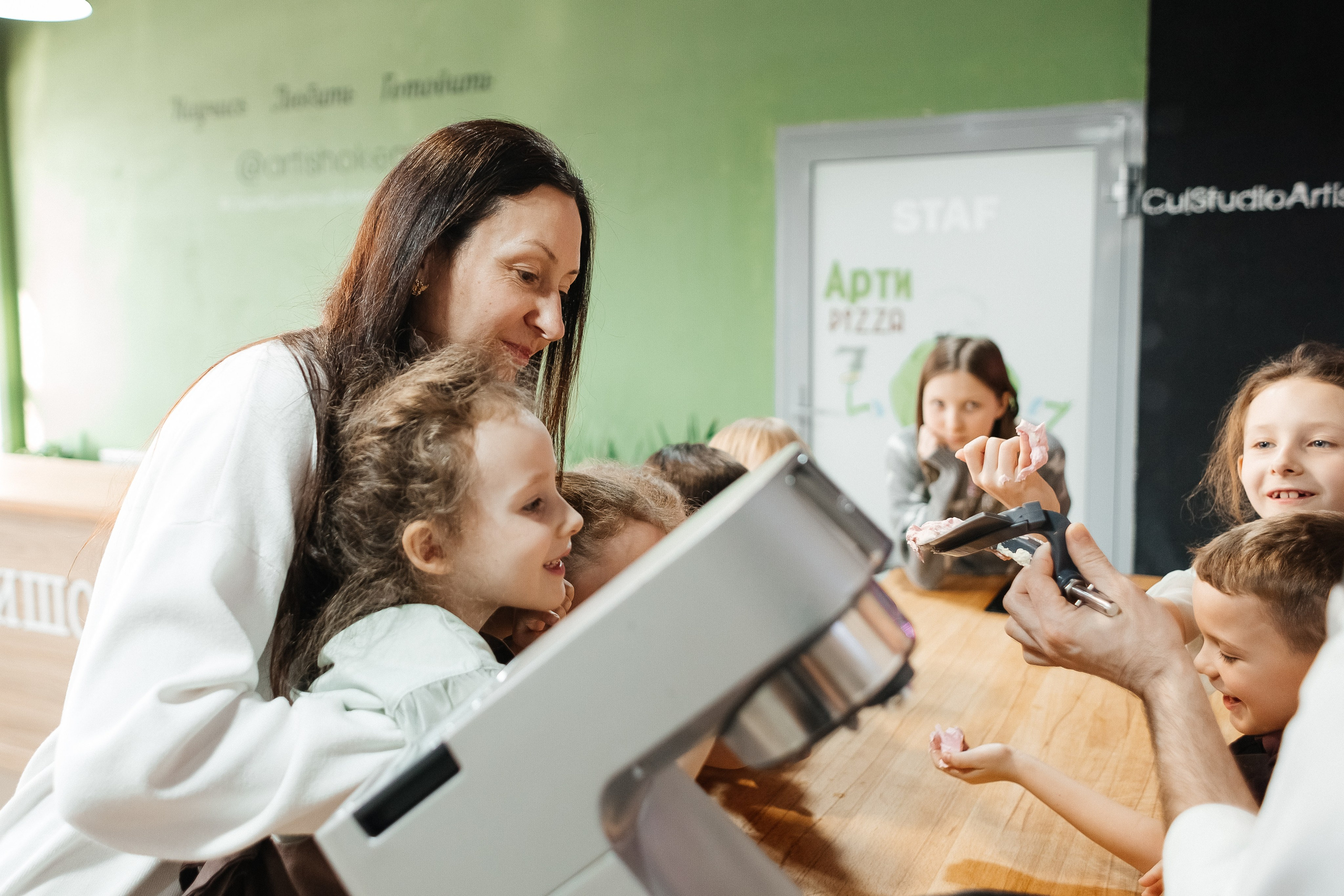 Детский мастер-класс в «АРТиШОК». Фотограф Кемерово | Сергей
