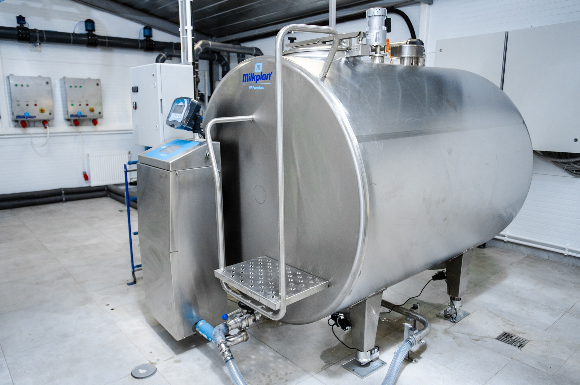 Оборудование хранения молока. Репортажный, промышленный и маркетплейс-фотограф Дмитрий Чернат