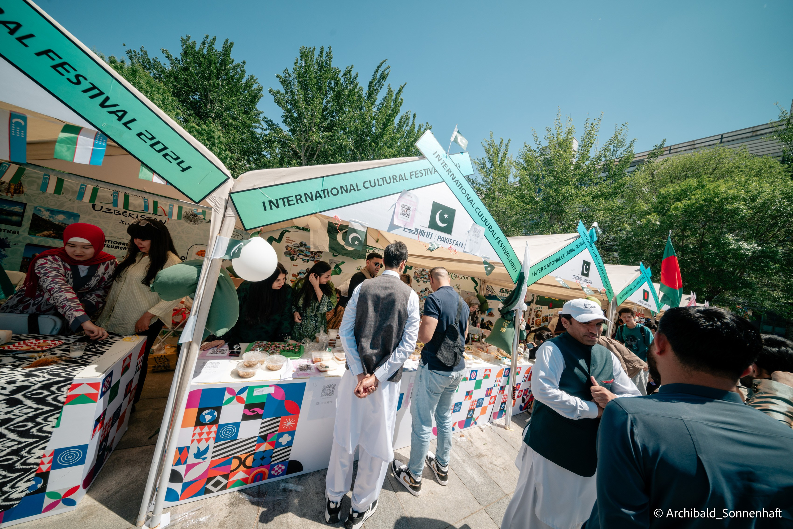 TJU Cultural Festival. Photographer in Guangzhou, China. Archibald Sonnenhaft