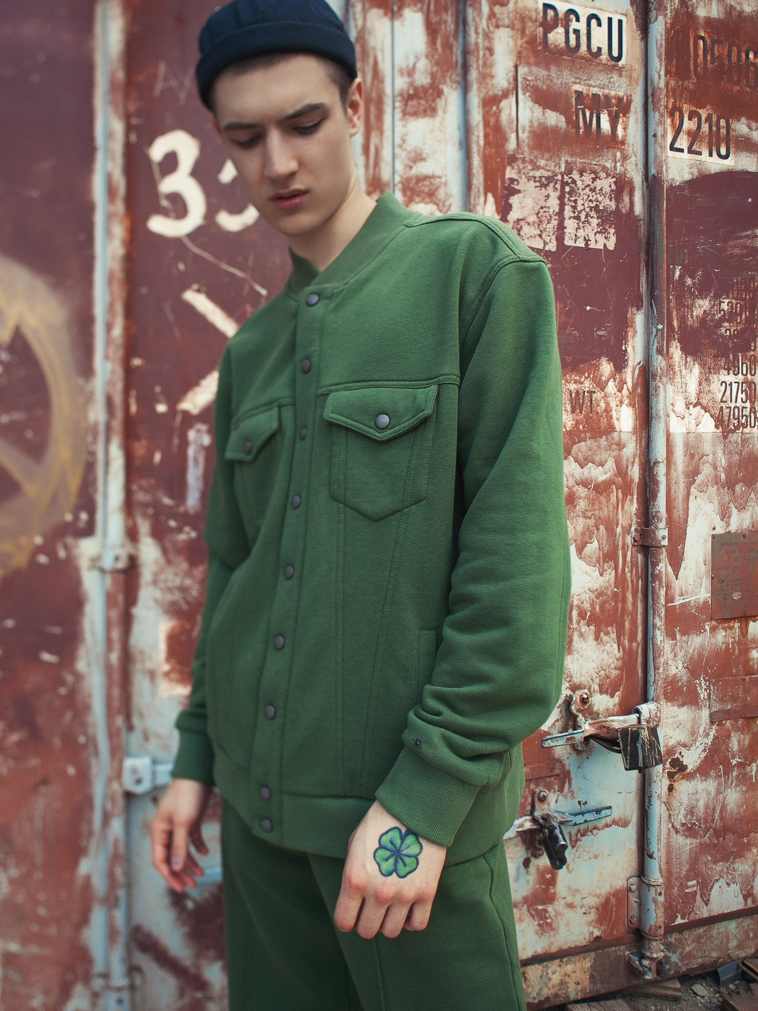 Лук бук Tolyboy. Каталожный и предметный фотограф в Москве Анна Nesmeliva