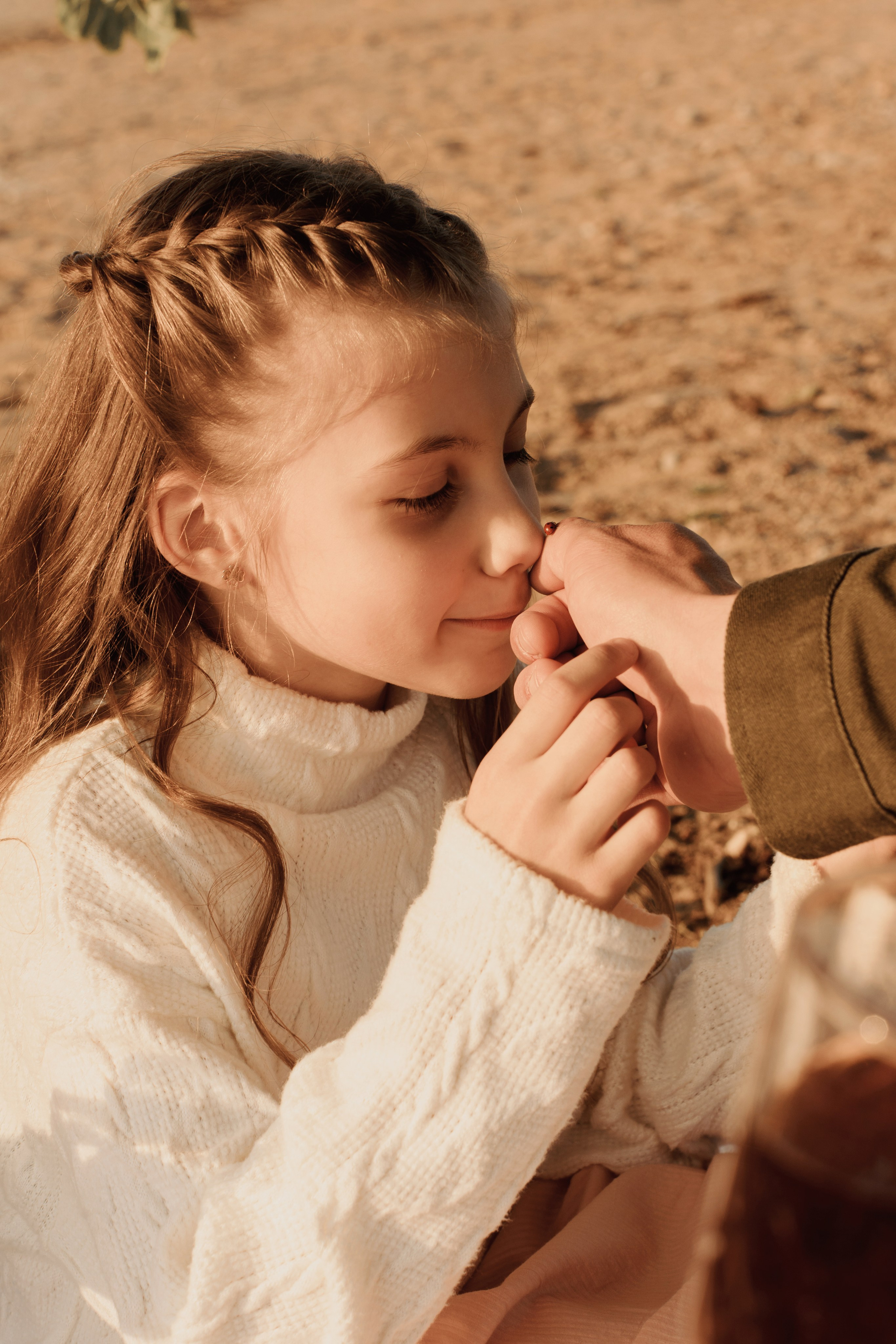 Весеннее тепло семьи на берегу Минского моря. Ваш семейный фотограф в Минске — Вика Трегубова