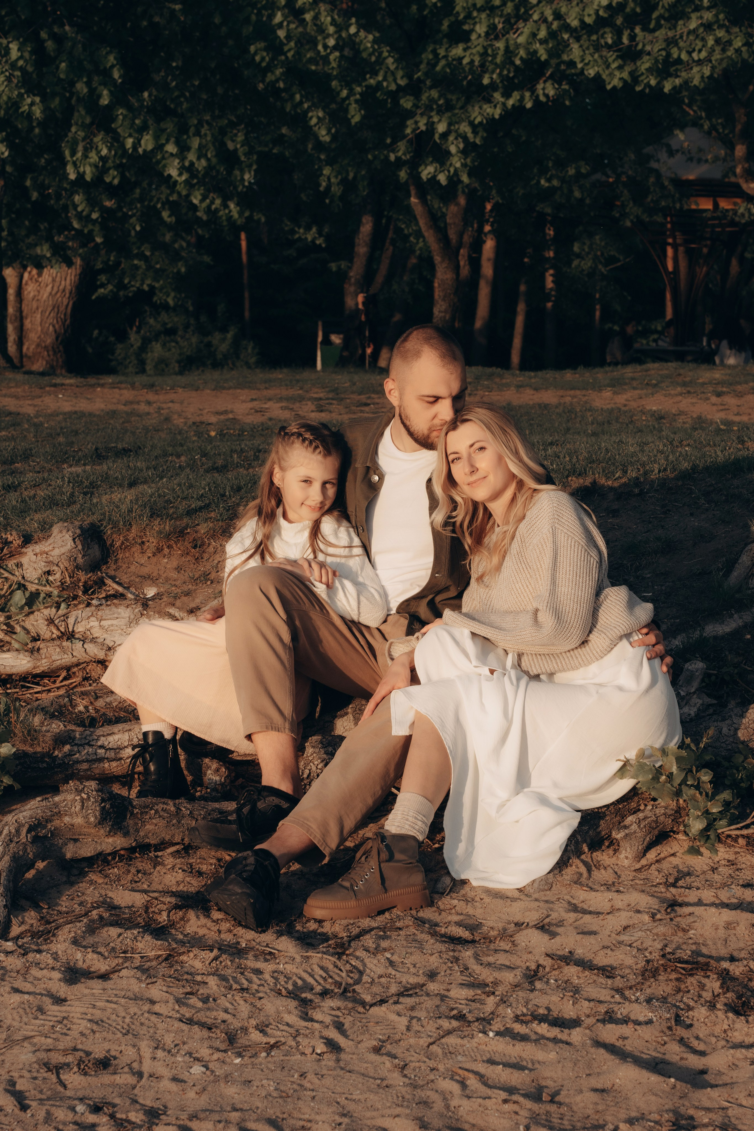 Весеннее тепло семьи на берегу Минского моря. Ваш семейный фотограф в Минске — Вика Трегубова