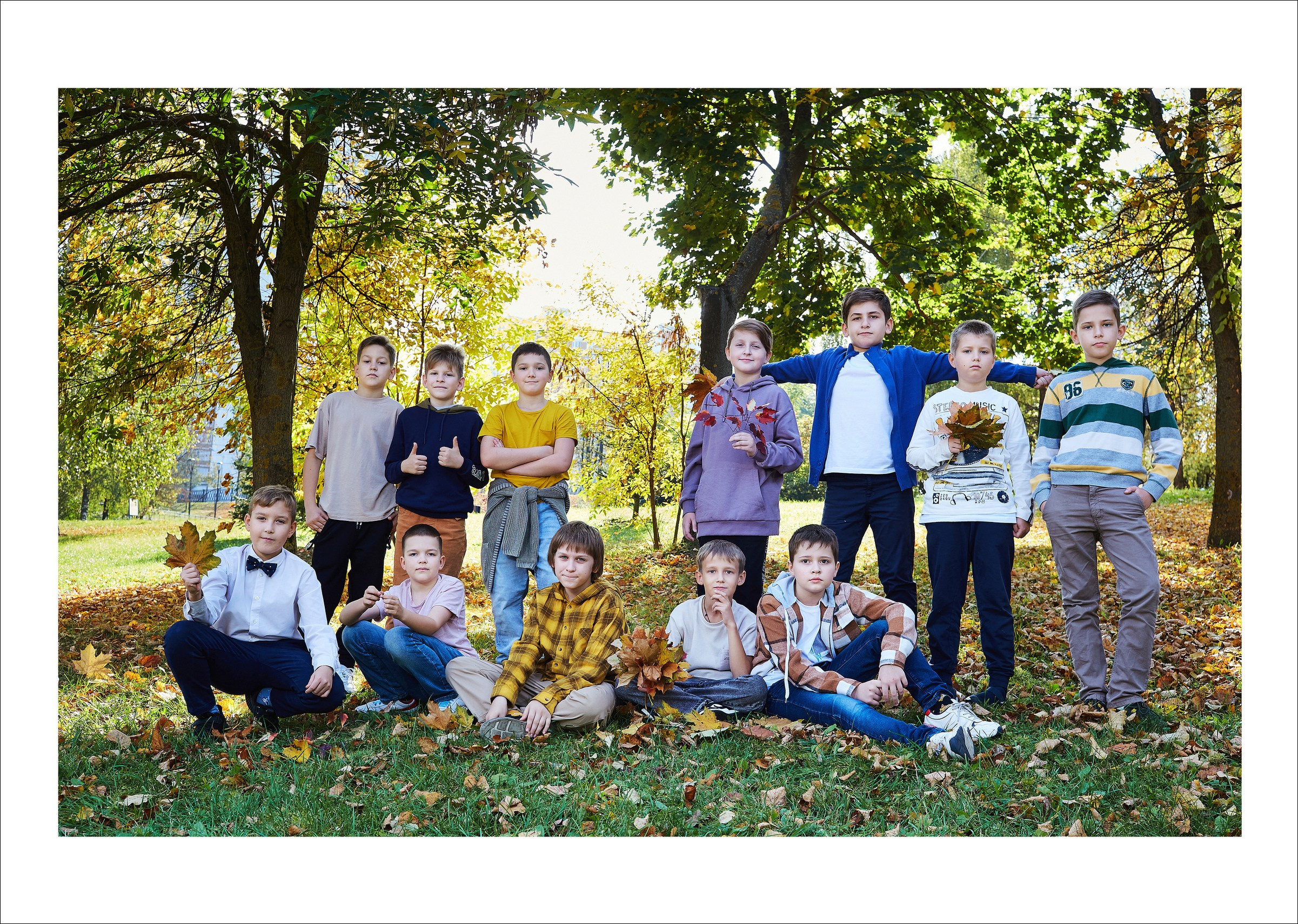 Выпускной альбом для 4 класса с осенней съемкой на улице. Школьный фотограф Сергей Беликов