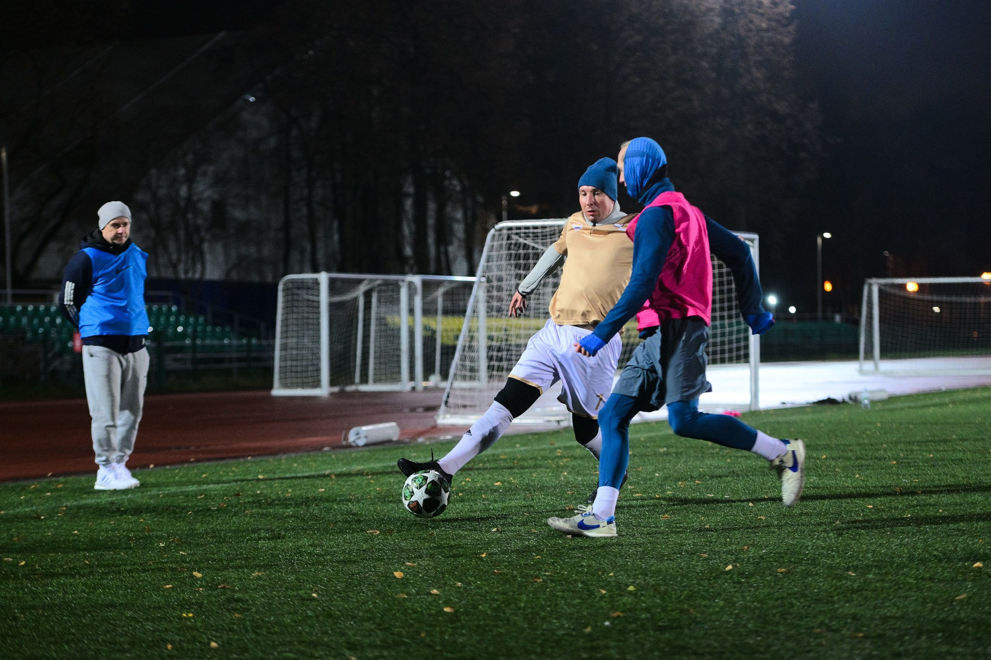 Ночной футбол: любители. Елена Дружинина. Спортивный и репортажный фотограф