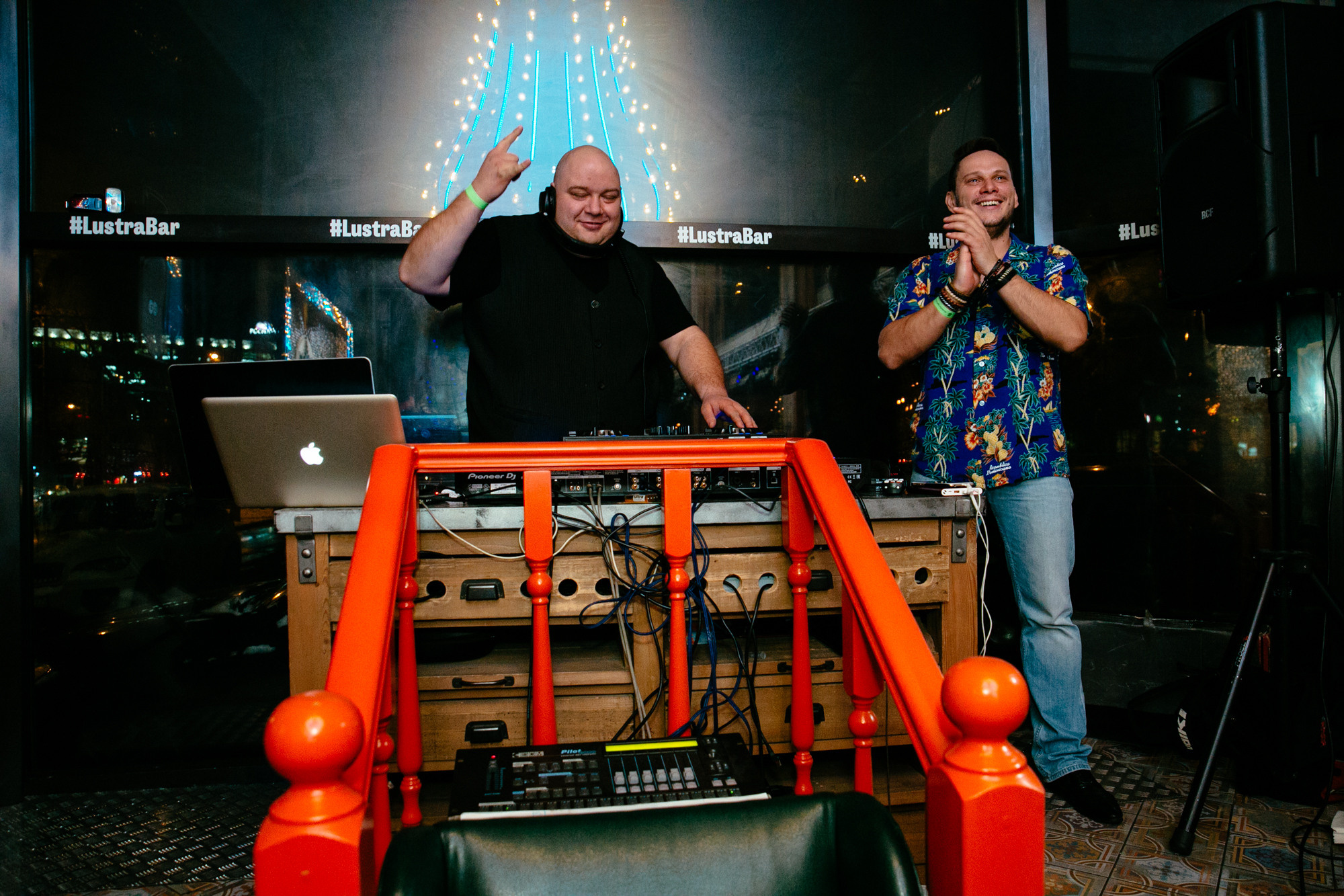  #ДИДЖЕЙМЕДВЕДЬ, диджей Медведь Диджей на свадьбу, диджей на корпоратив. диджей на праздник, диджей с аппаратурой, диджей с колонками, аренда аппаратуры dj medved резидент MixFm