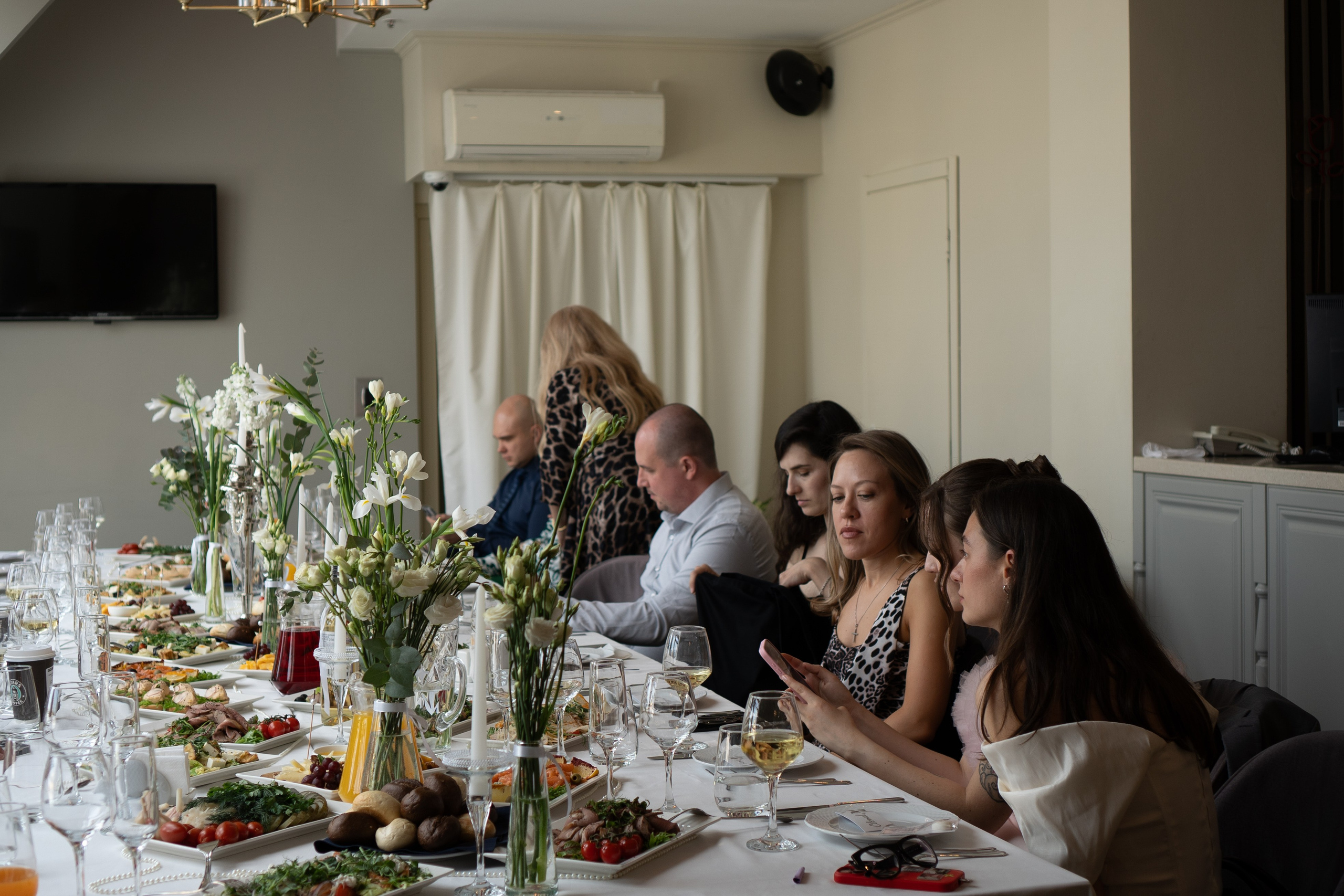 СВАДЕБНЫЙ БАНКЕТ НА ВЛАДИМИРСКОЙ В САНКТ-ПЕТЕРБУРГЕ (КАМЕРНАЯ СВАДЬБА). Профессиональный фотограф, Санкт-Петербург — Виктория Богомолова