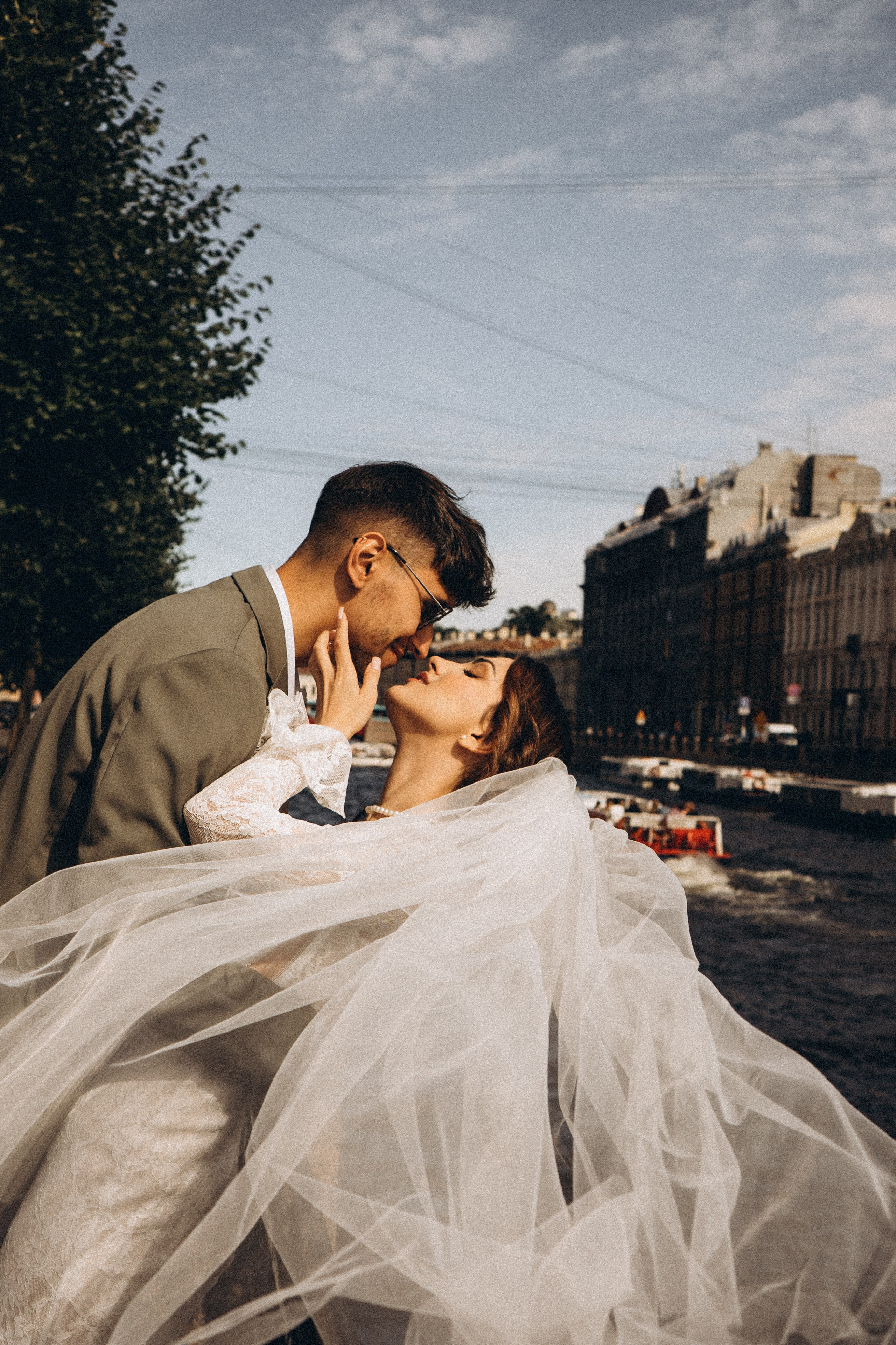 СВАДЕБНАЯ ПРОГУЛКА ВОЗЕ ИСАИКЕВСКОГО СОБОРА АСТОРИИ И ЗАКОНОДАЛЕТНОГО СОБРАНИЯ. Профессиональный фотограф, Санкт-Петербург — Виктория Богомолова