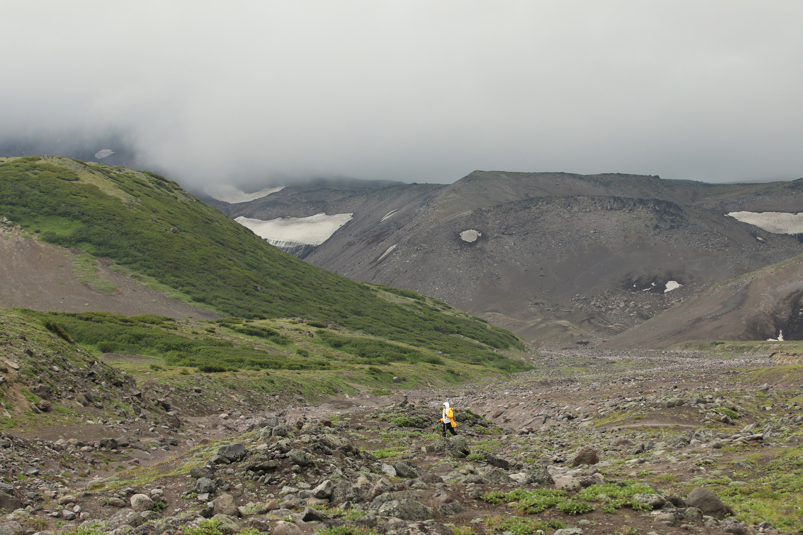 Авачинский вулкан в тумане