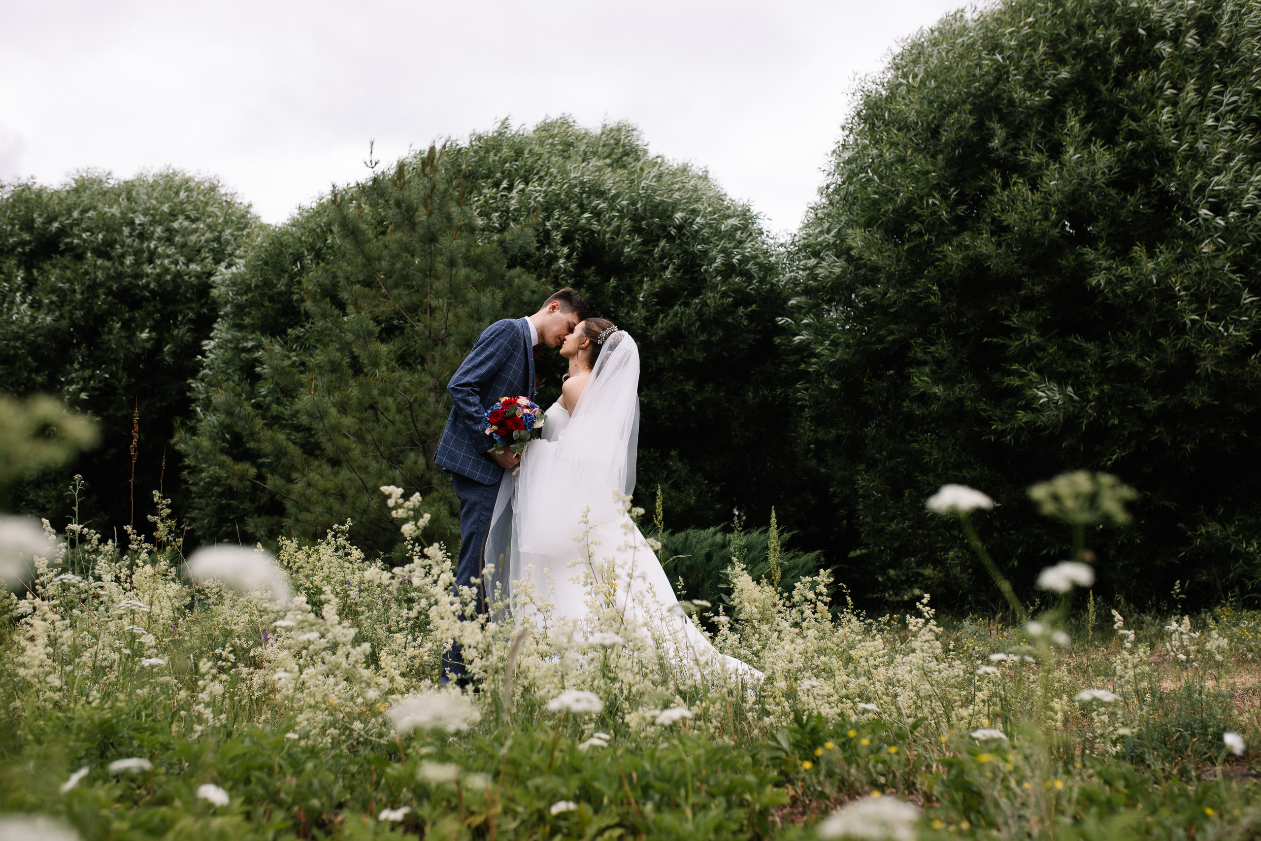 Максим и Елизавета. Свадебный фотограф и видеограф в Омске — Виталий и Алёна Орлянд