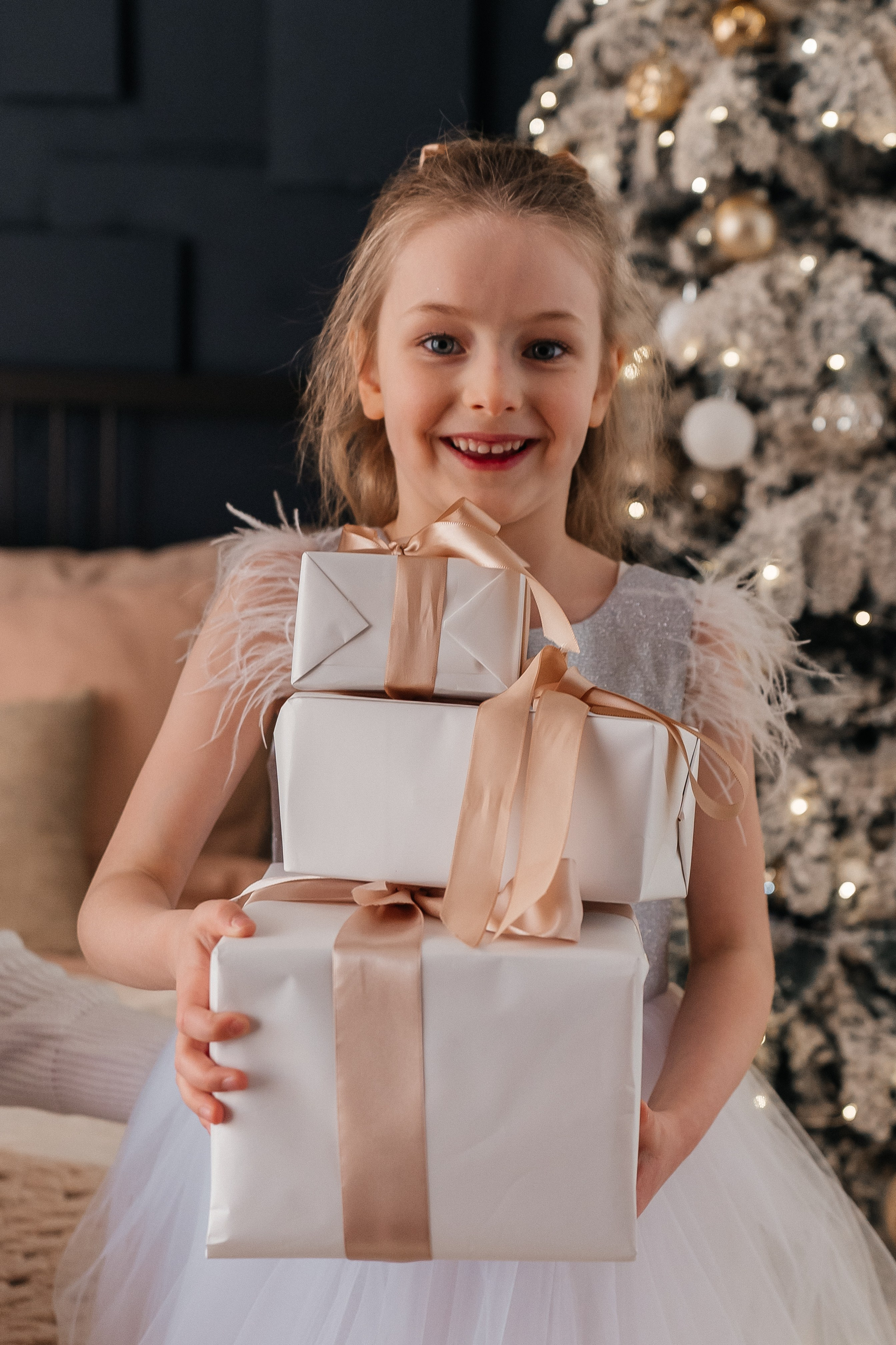 Новогодняя. Для тех, кто не ждёт удачи, а создаёт её. Каждая фотосессия — это твой момент, твой стиль, твой успех. 📸