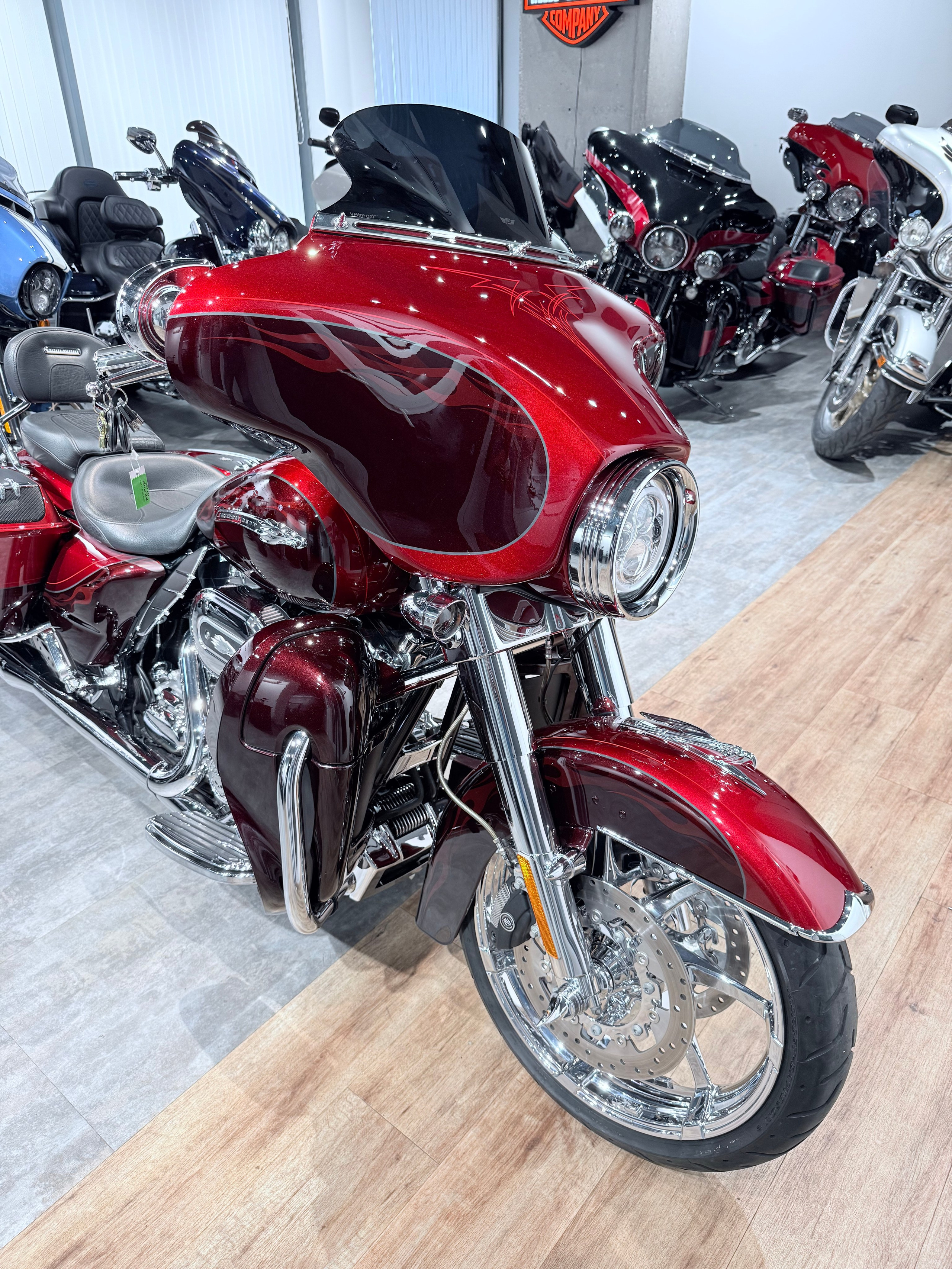 CVO Street Glide (Ruby Red). Hello Davidson, Москва. Только хорошие мотоциклы…