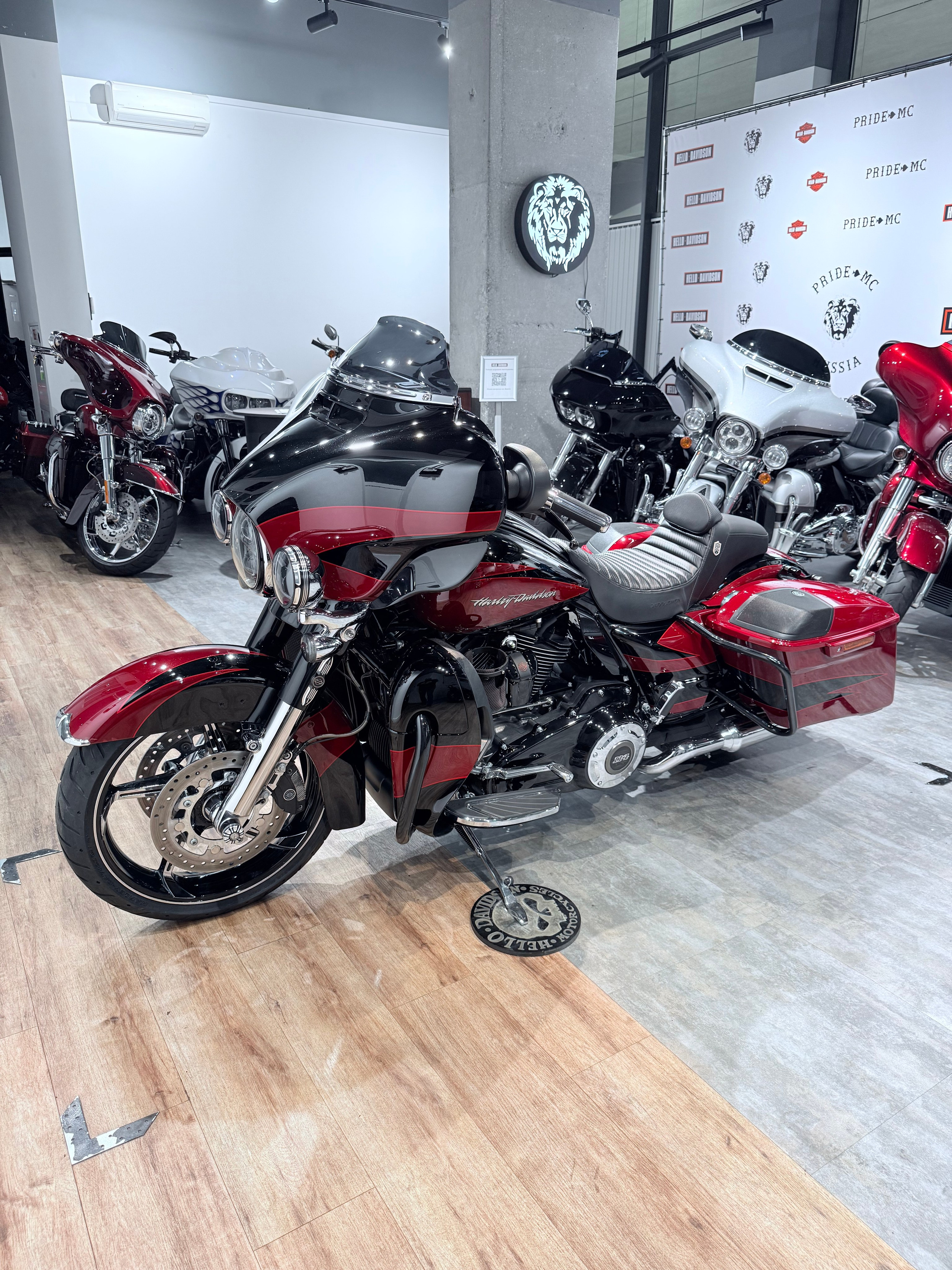 114 CVO Street Glide Special. Hello Davidson, Москва. Только хорошие мотоциклы…