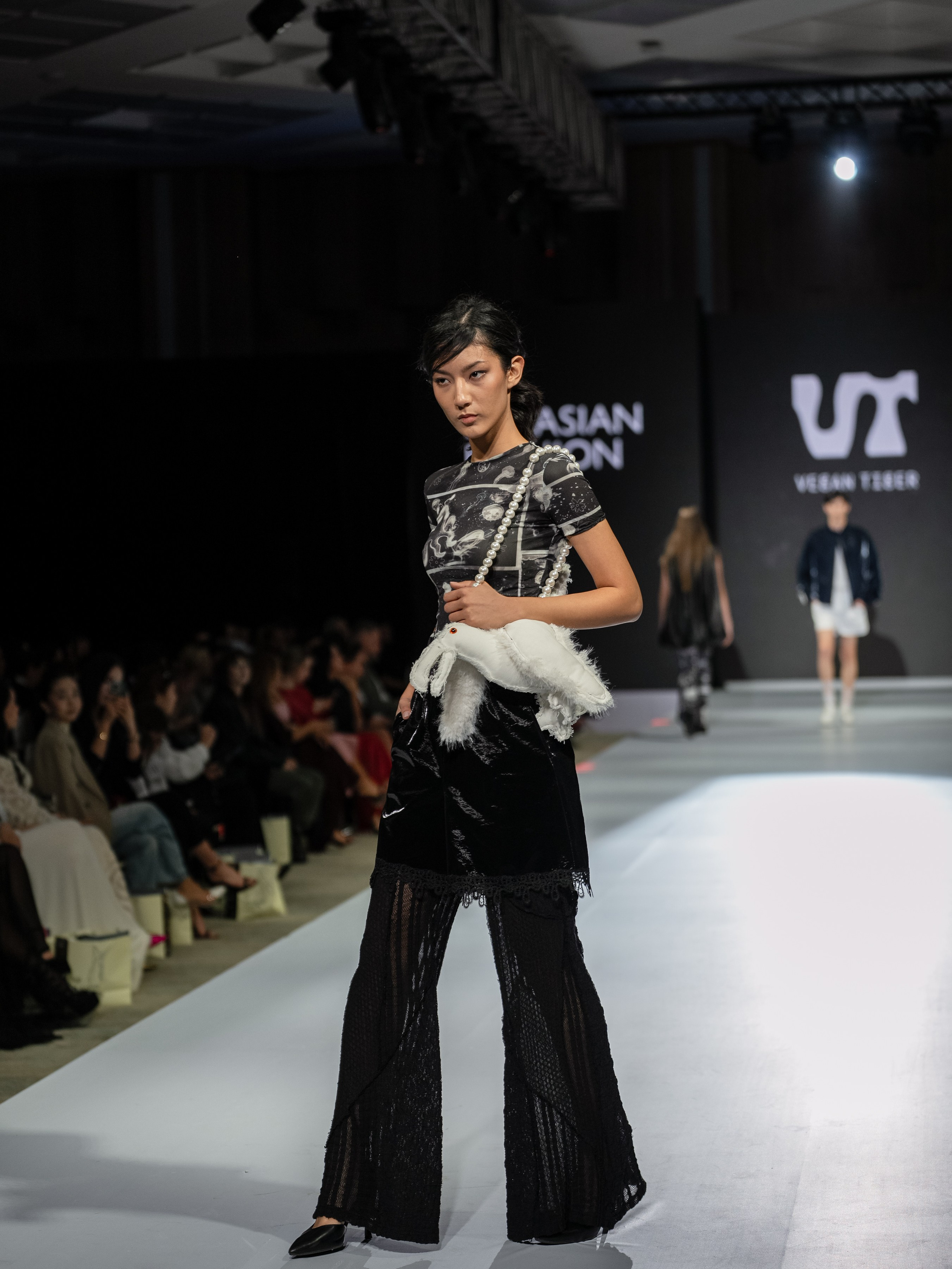 EURASIAN FASHION WEEK Vegan Tiger. Сайт Алматинского НЮ АРТ, будуар и фэшн фотографа Дениса Карпенко