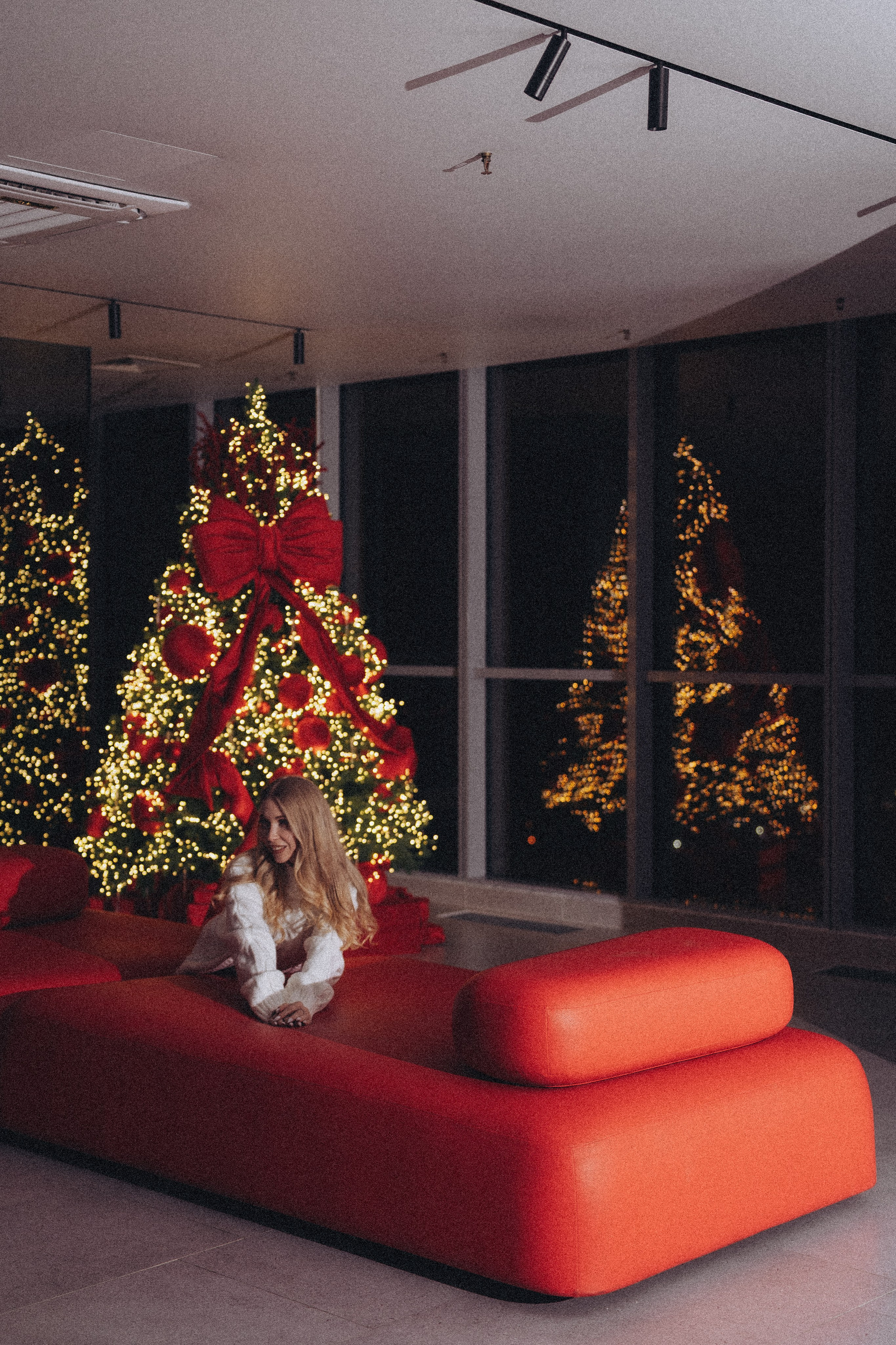 ФОТОСЕССИЯ К НОВОМУ ГОДУ В СТУДИИ С ЕЛОЧКОЙ КРАСИВЫЙ ОБРАЗ. Профессиональный фотограф, Санкт-Петербург — Виктория Богомолова