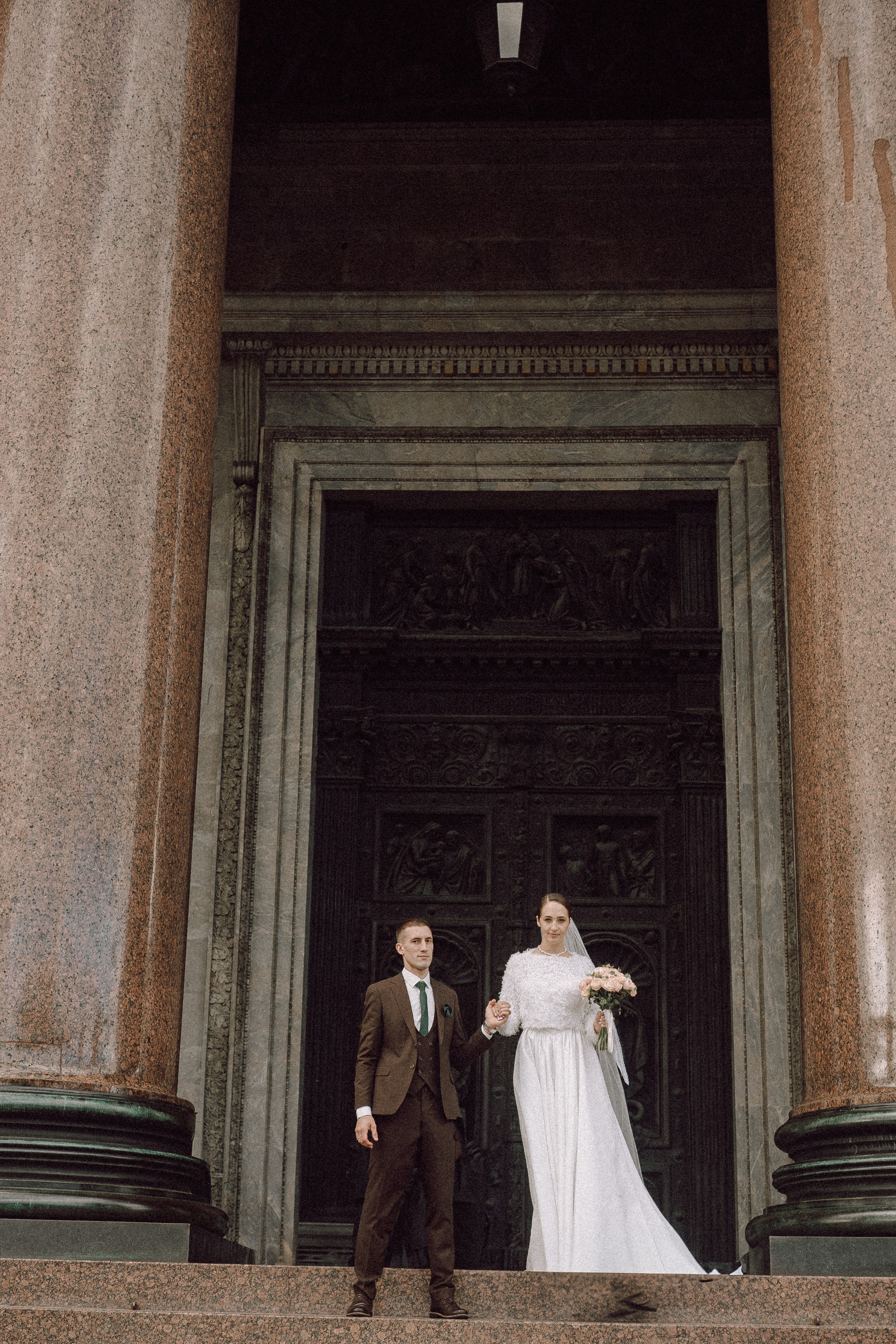 СВАДЕБНАЯ ПРОГУЛКА В САНТК-ПЕТЕРБУРГЕ (ИСАКИЕВСКИЙ СОБОР, ЗИМНЯЯ КАНАВКА, ЭРМИТАЖ И БОЛЬШАЯ МОРСКАЯ УЛИЦА). Профессиональный фотограф, Санкт-Петербург — Виктория Богомолова