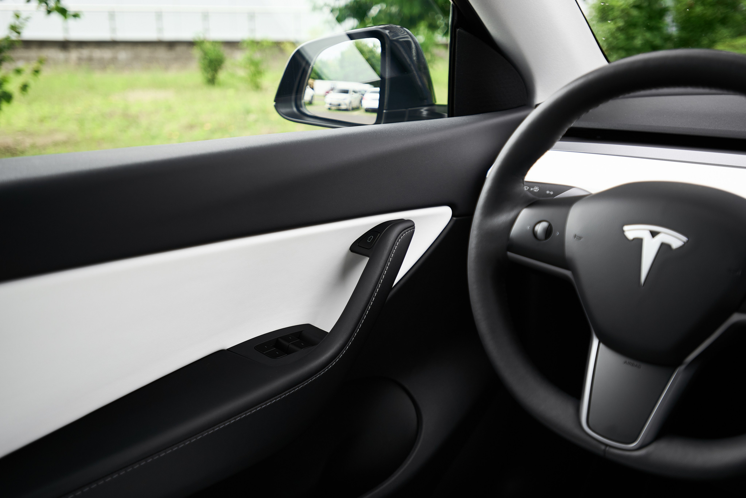 Tesla Y. Автомобильный и интерьерный фотограф в Минске Александр Тагаев