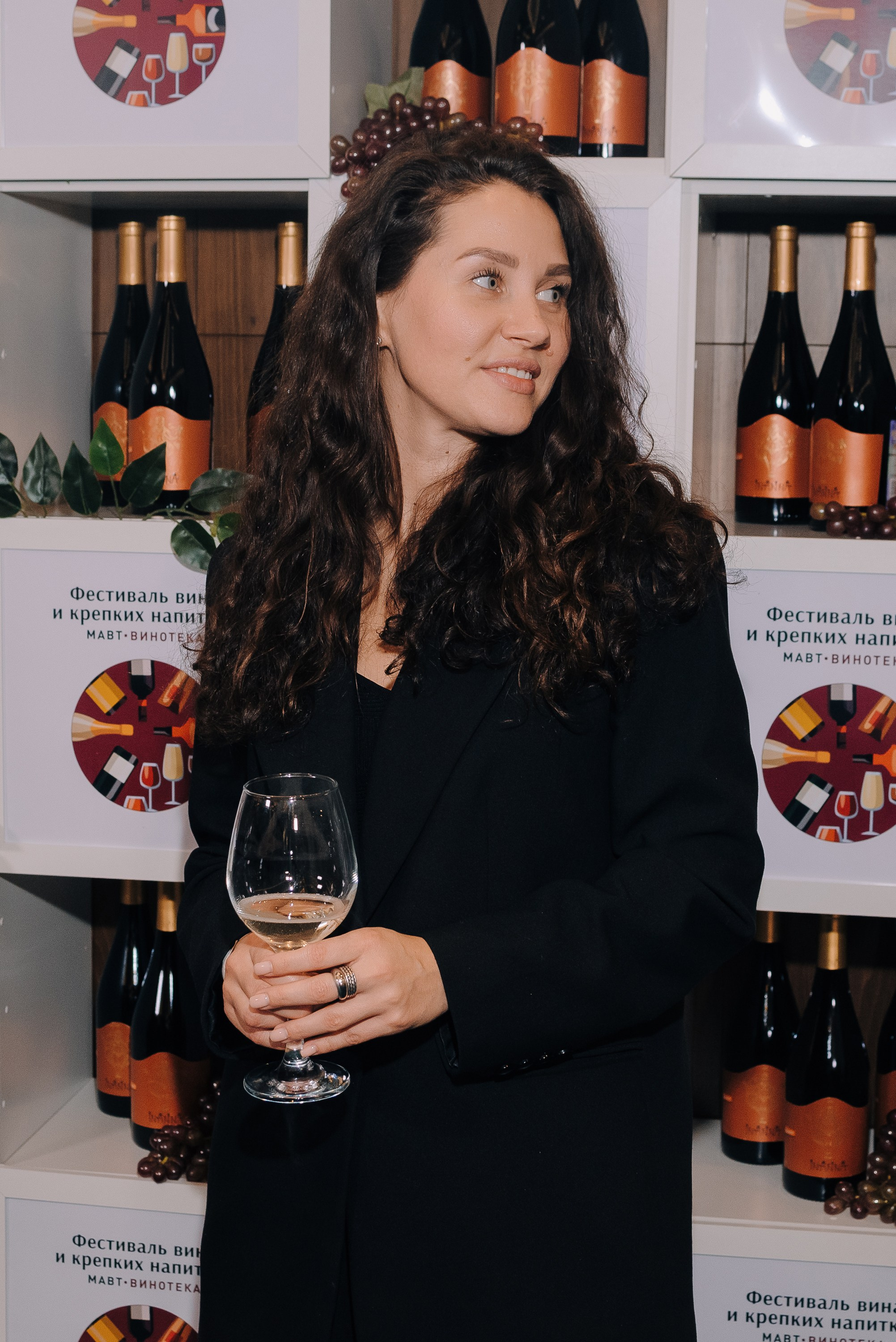 ФЕСТИВАЛЬ ВИНА И КРЕПКИХ НАПИТКОВ МАВТ-ВИНОТЕКА. Репортажный фотограф Зуев Роман г. Челябинск