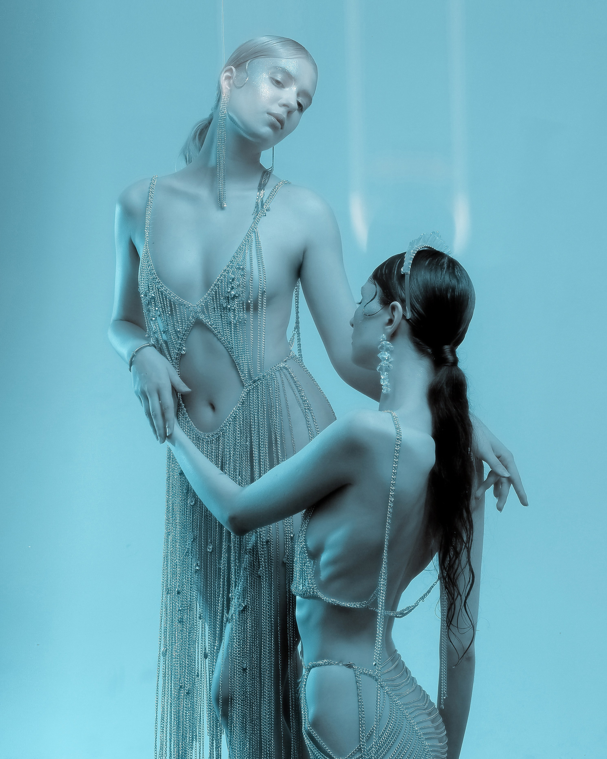 Съёмка для бренда одежды из цепей Nevoda. Фотограф Кристина Берг