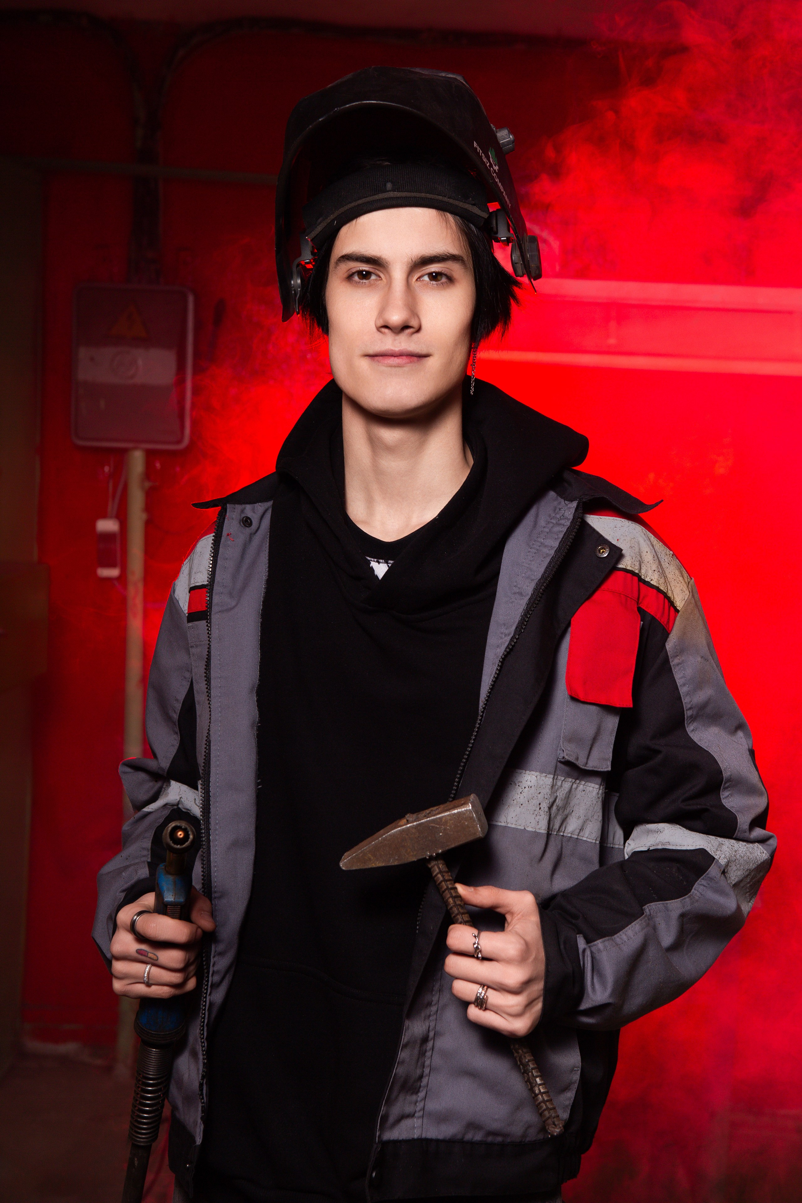 Портретная Фотосессия в Цеху для Выпускников Сварщиков | Твой Альбом Мценск. ТВОЙ АЛЬБОМ / ТВОИ ПРАВИЛА